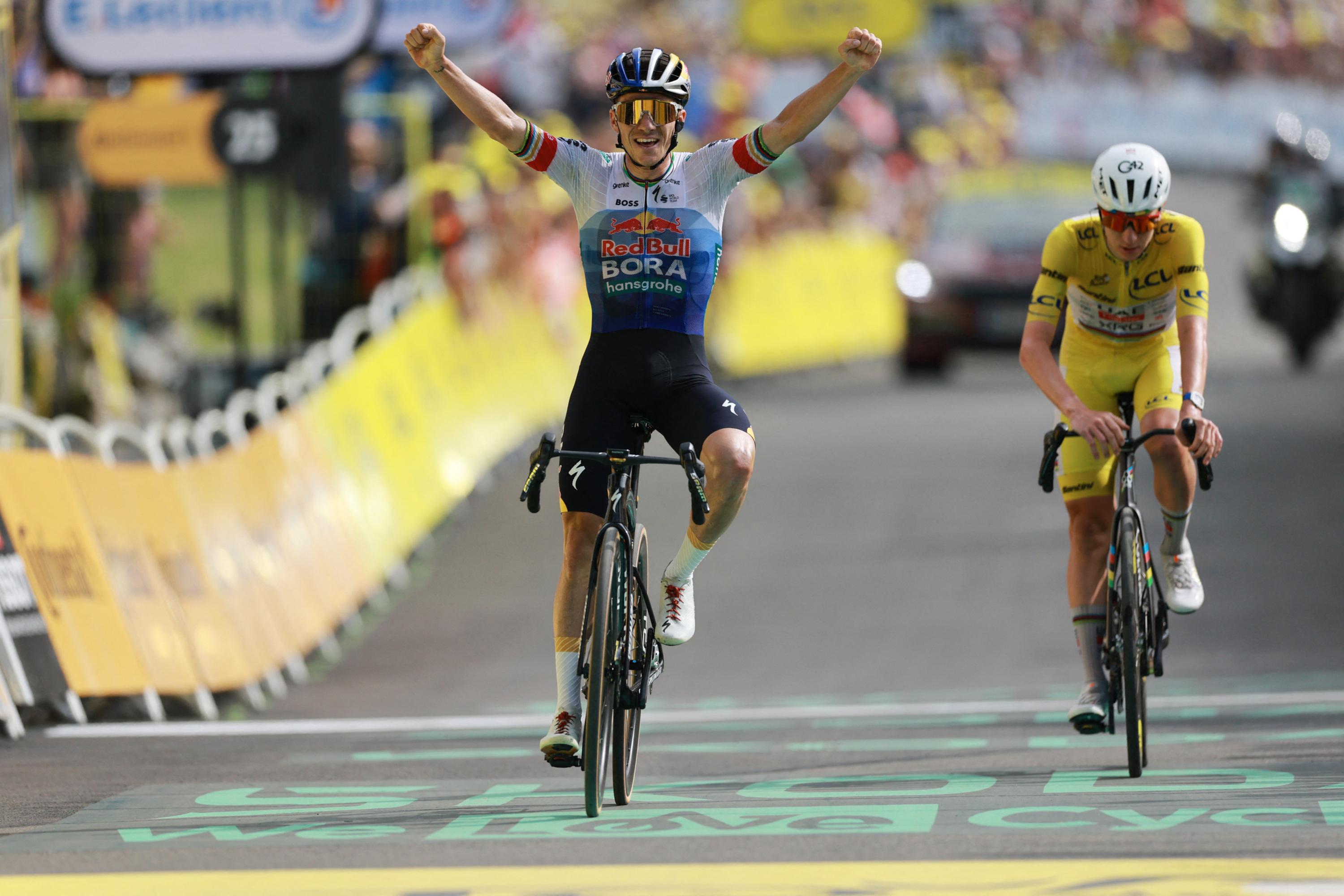 Tour de France : après l’abandon de Vingegaard, Evenepoel s’impose devant Pogacar au plateau de Solaison, Seixas perd son maillot blanc