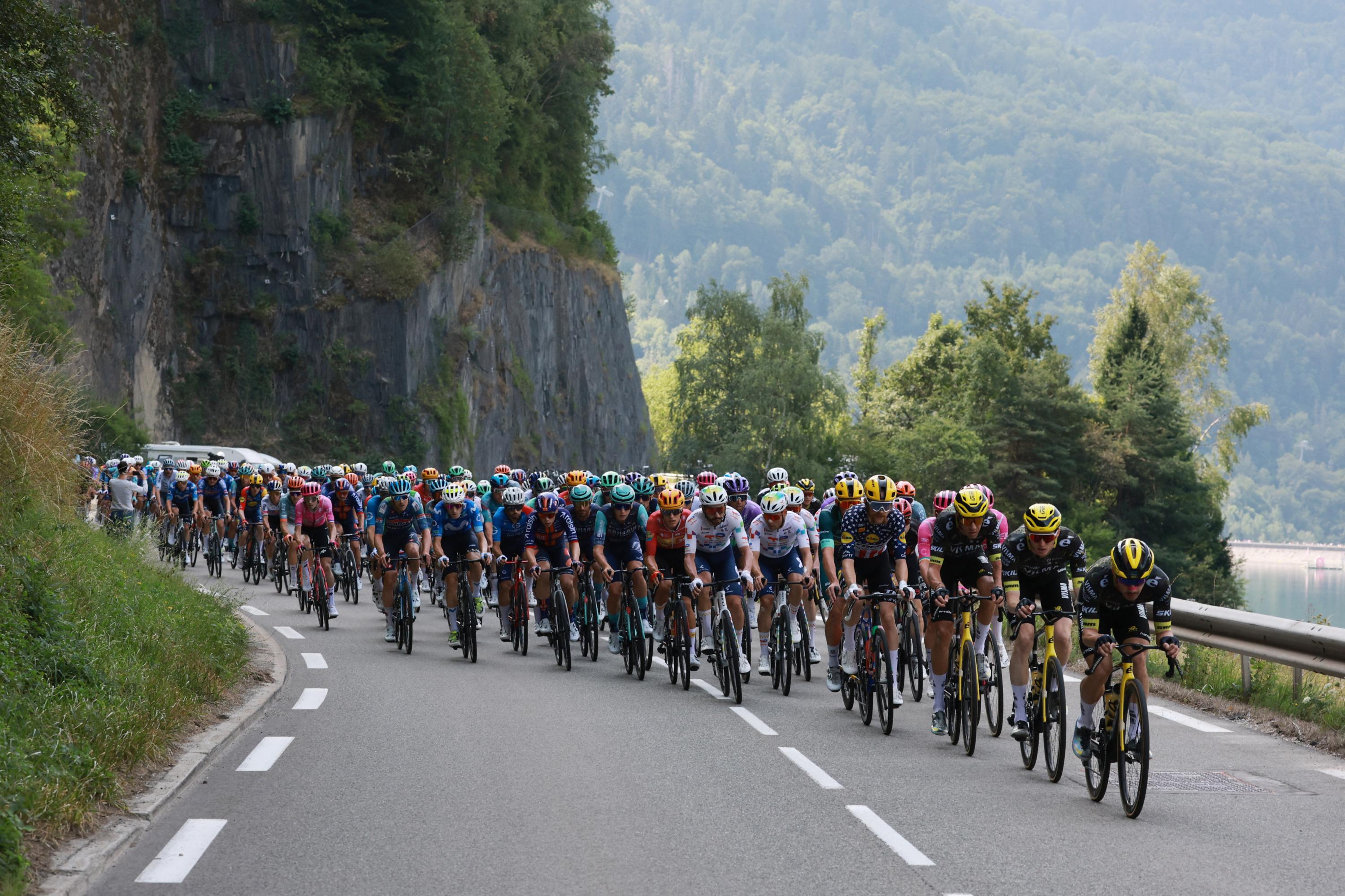 EN DIRECT - Tour de France : Valentin Paret-Peintre en tête, vers une nouvelle bataille entre cadors à l’Alpe d’Huez... Suivez la 20e étape