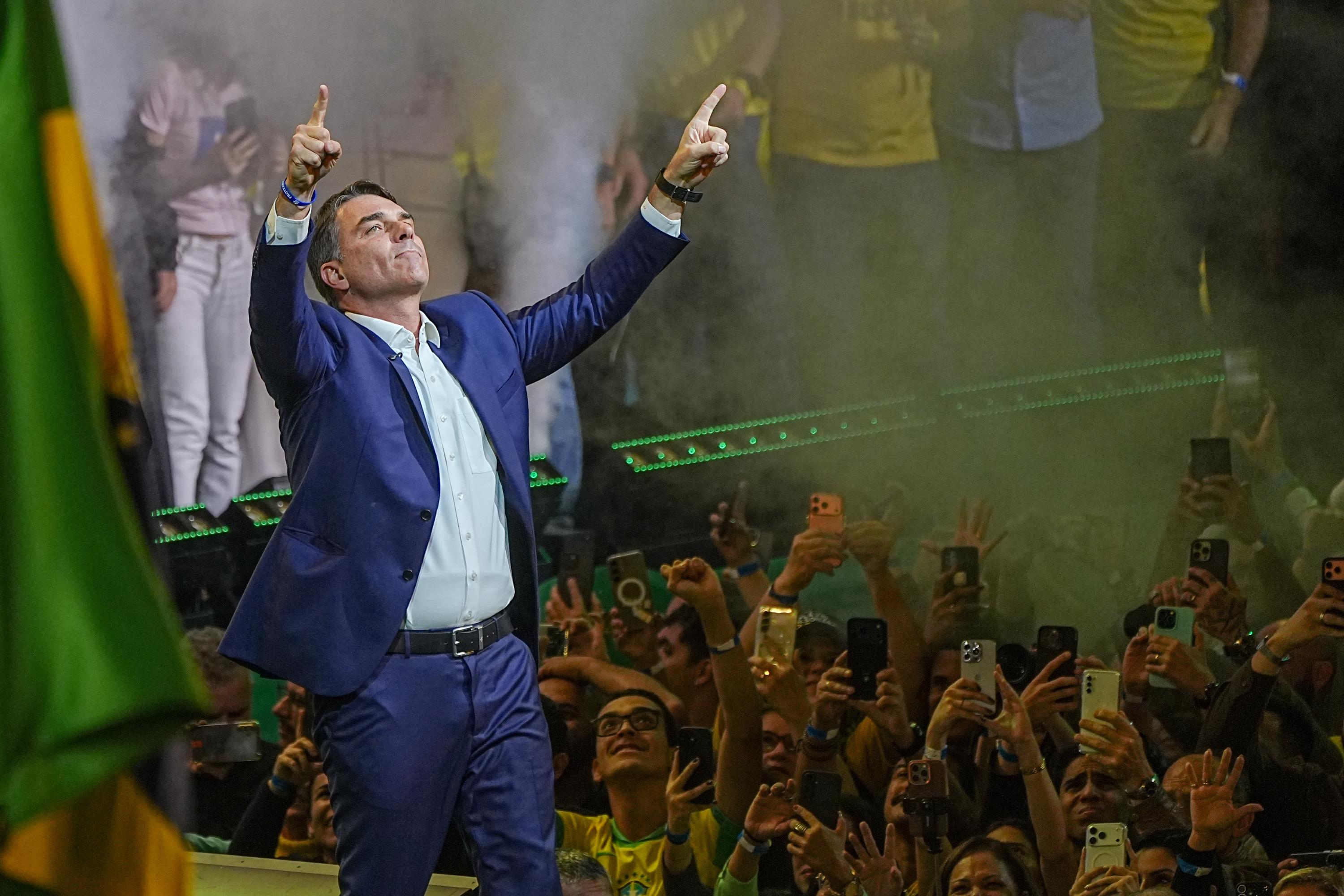 Au Brésil, la laborieuse entrée en campagne de Flavio Bolsonaro