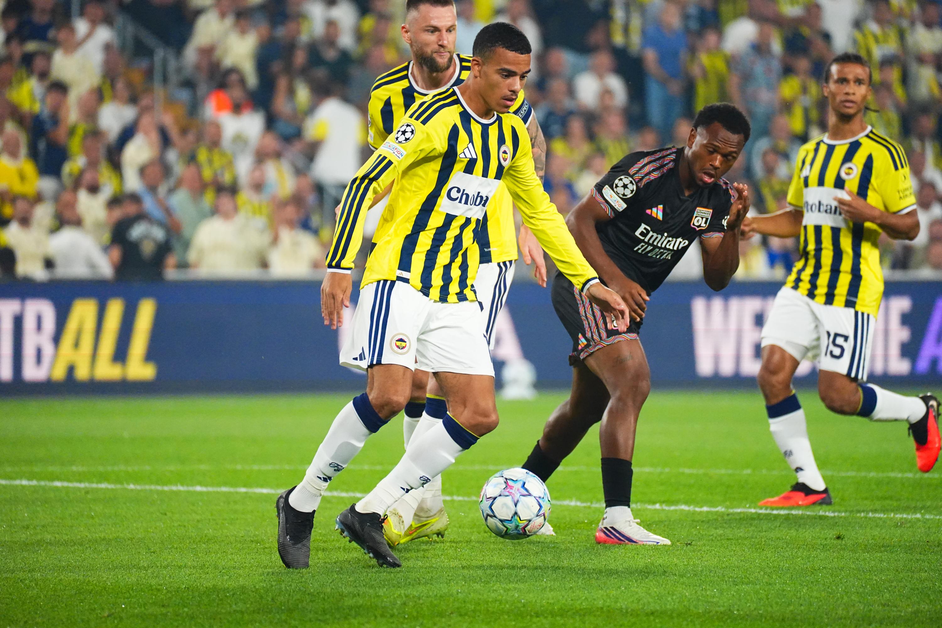EN DIRECT - Fenerbahçe-Lyon : Greenwood remet les deux équipes à égalité, match très intense à Istanbul