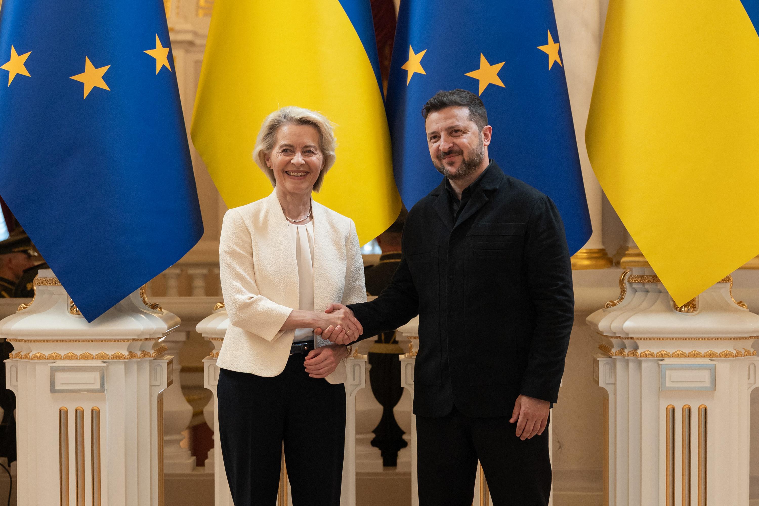 «Nous exprimons notre soutien indéfectible» : l’UE annonce une nouvelle tranche de 6,1 milliards d’euros d’aide militaire à l’Ukraine