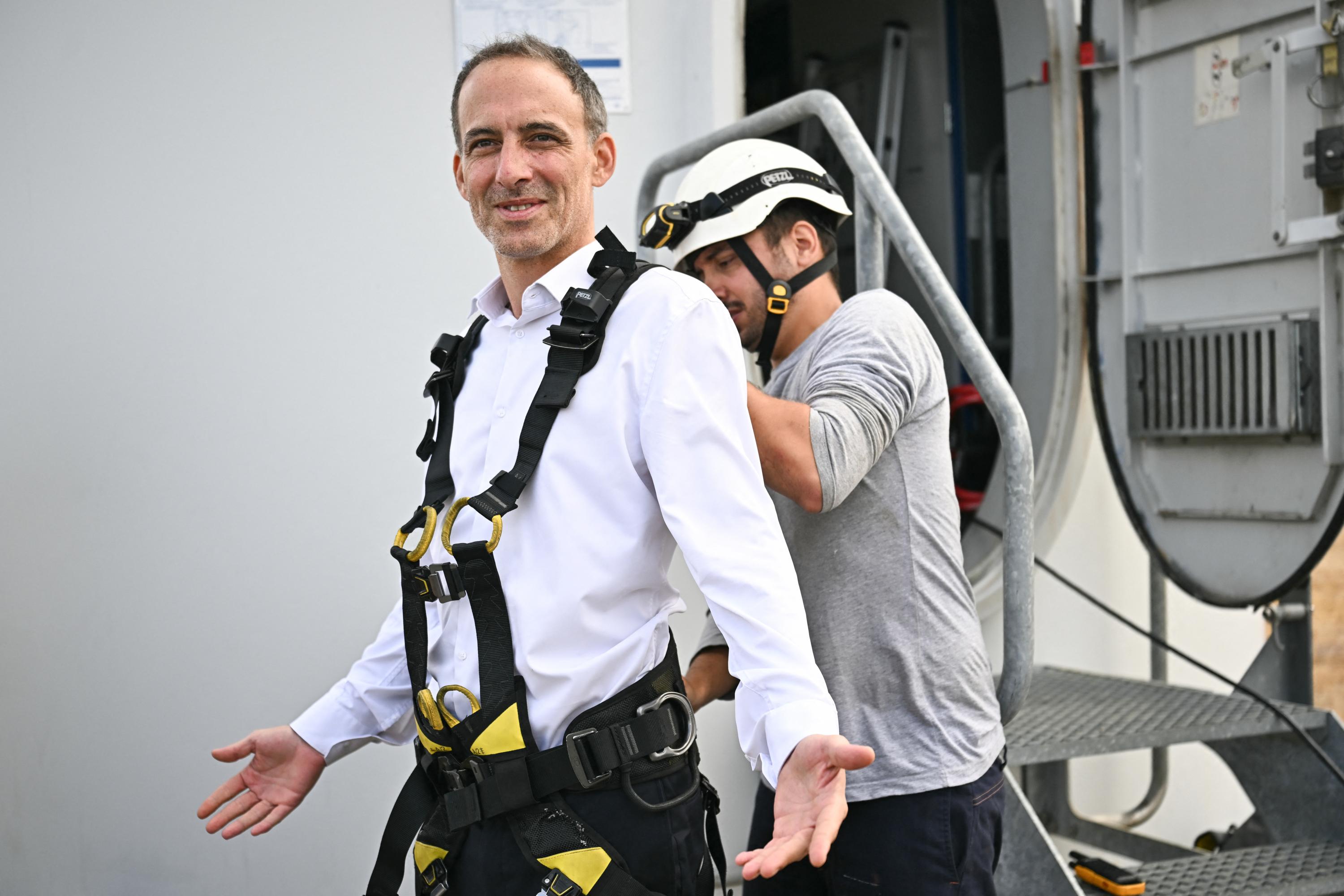 En Charente-Maritime, Glucksmann met en scène le renfort de Jadot et joue la carte «écolo»
