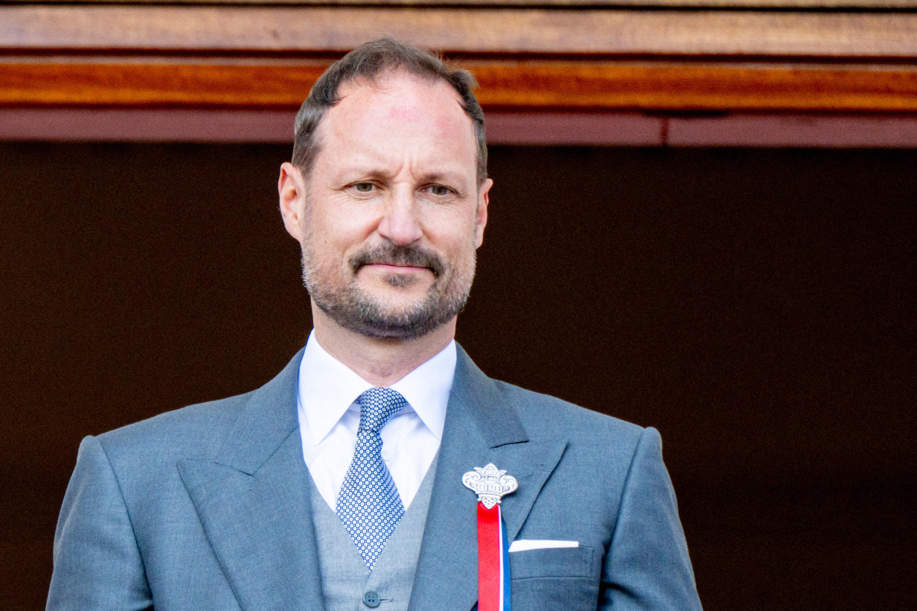 Stéphane Bern : «Le roi Haakon VIII de Norvège devra faire rentrer dans le rang les brebis galeuses»