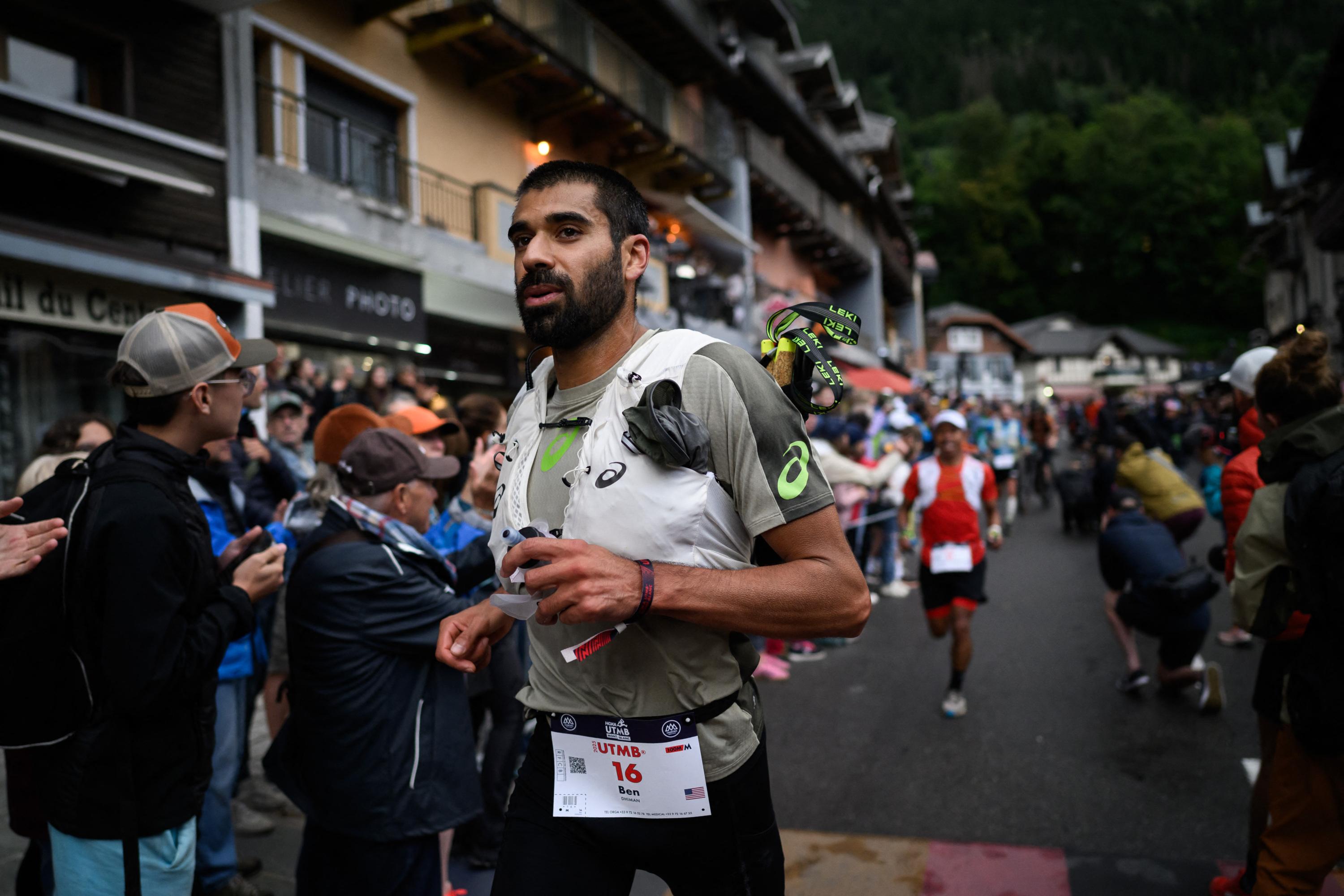 UTMB : l’Américain Ben Dhiman remporte l’épreuve reine du trail mondial et passe sous la barre symbolique des 19 heures de course