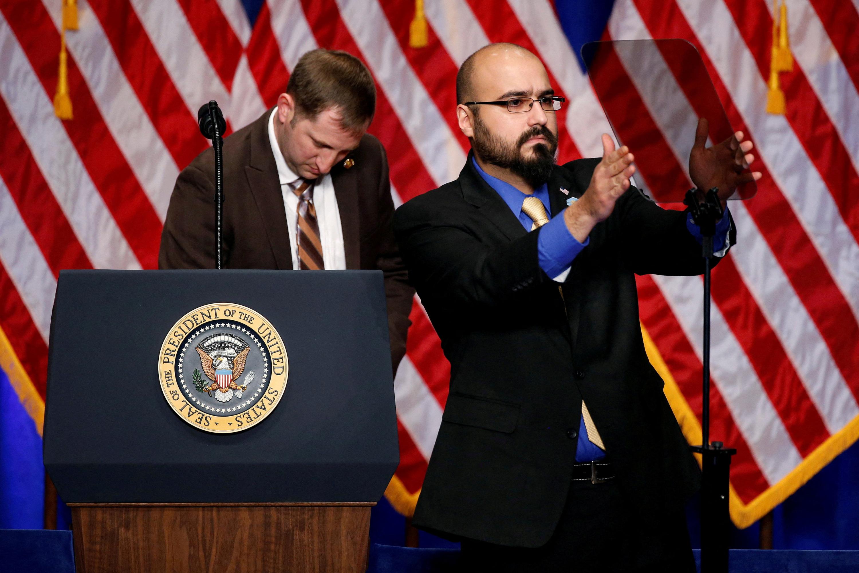 Il pariait sur ses discours : le technicien chargé du prompteur de Donald Trump condamné à 172.000 dollars d’amende
