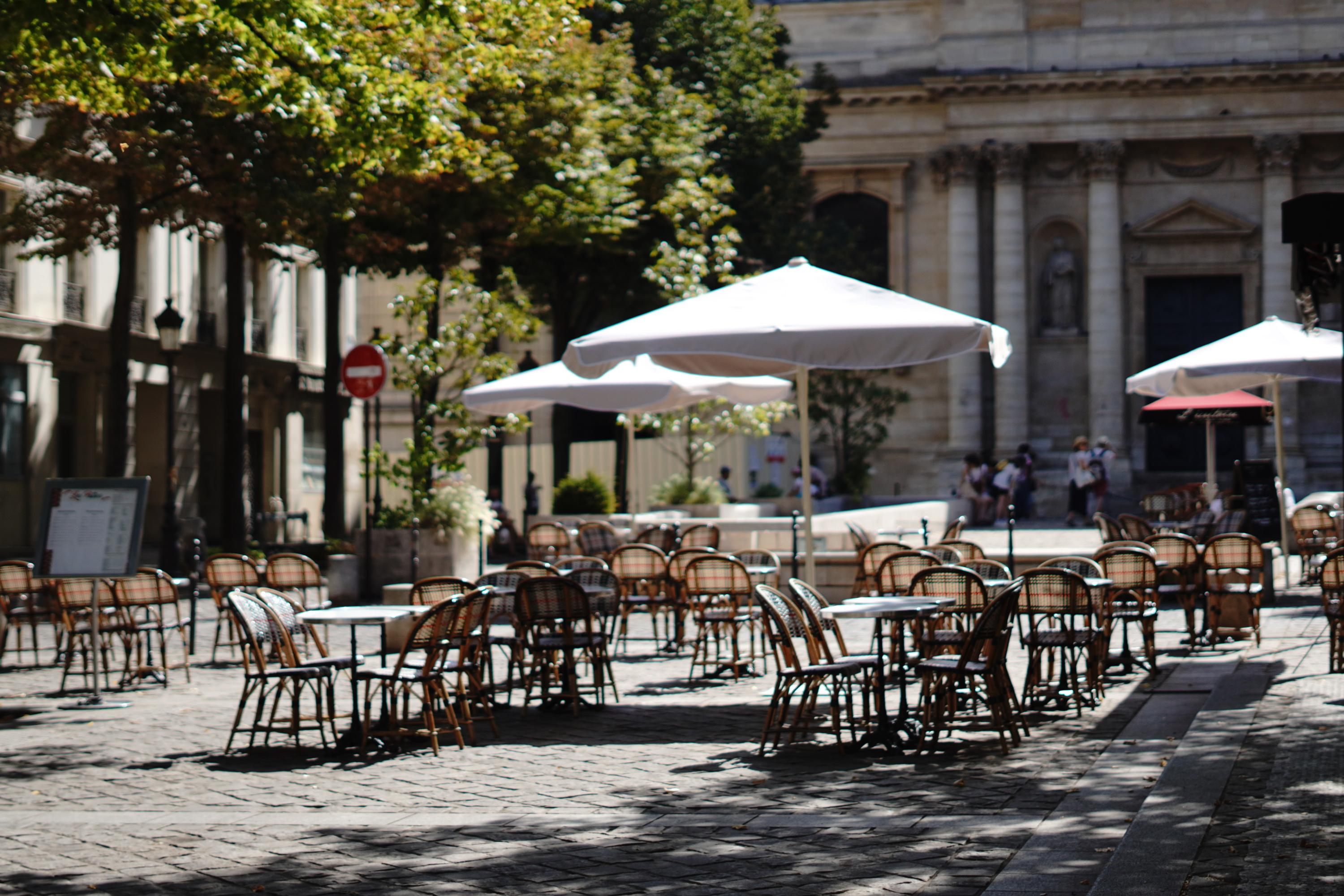 «Ce n’est pas une belle saison» : un an après la crise de l’été 2025, les restaurateurs peinent à remonter la pente