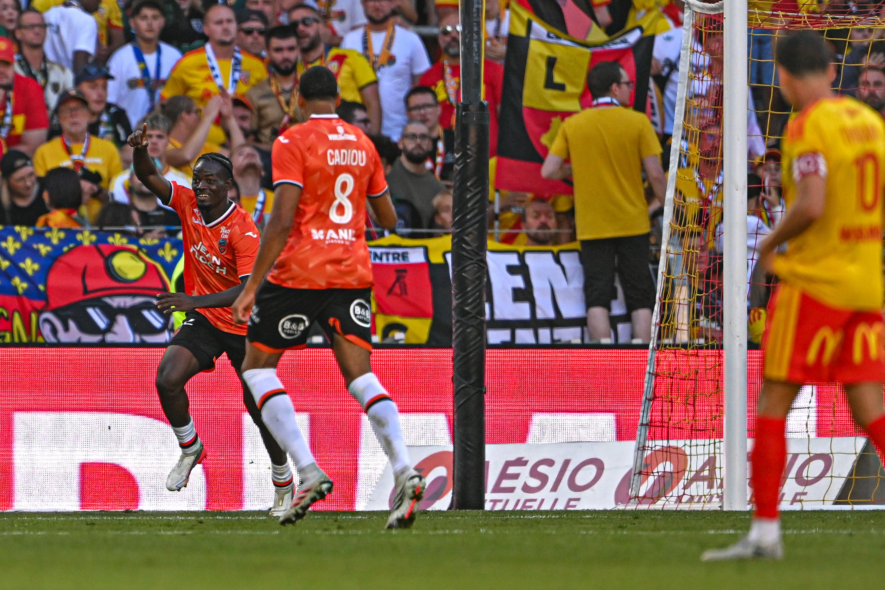 Ligue 1 : soirée cauchemar pour Lens, battu par Lorient avant la Ligue des champions 썸네일