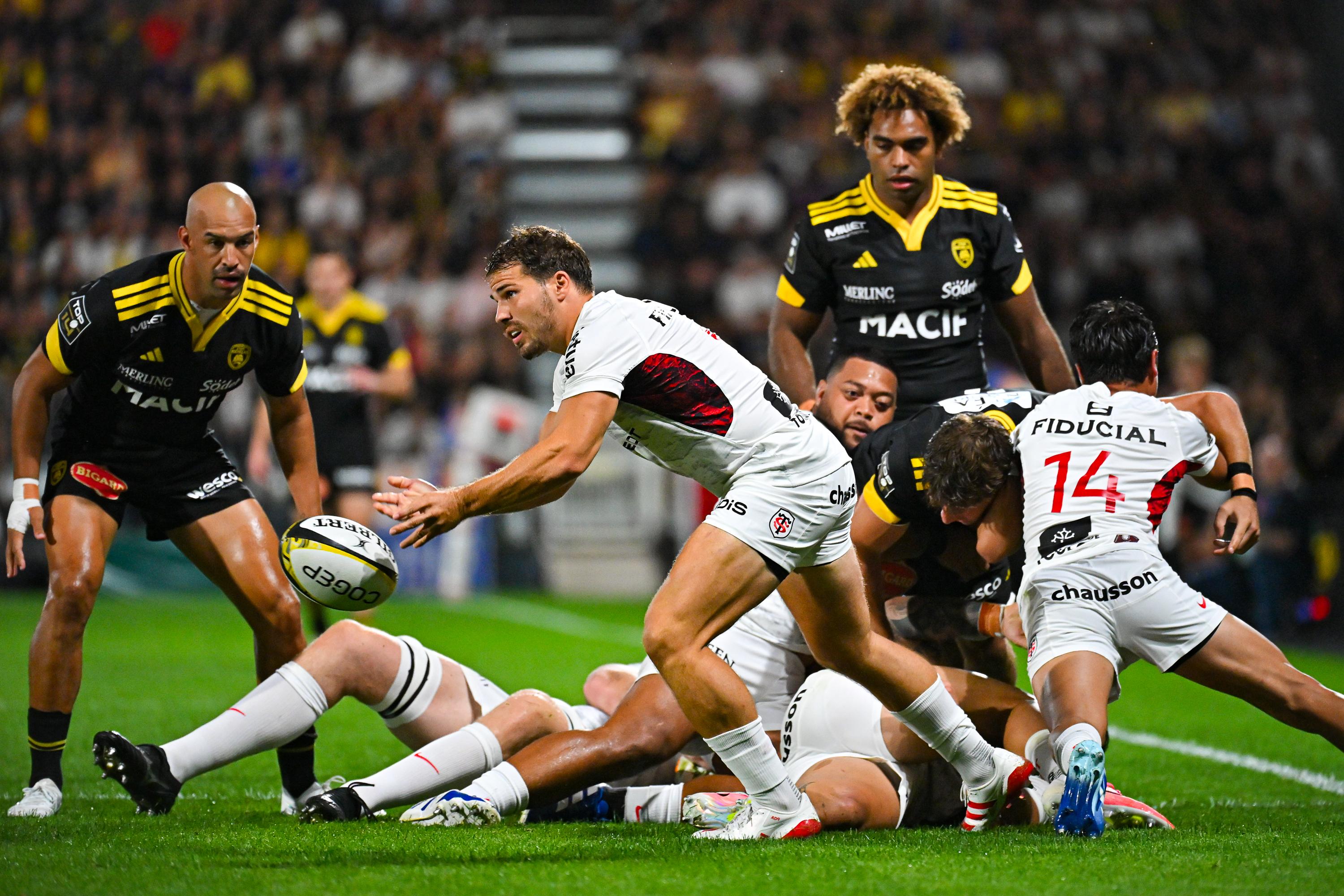 EN DIRECT – La Rochelle-Toulouse : Menoncello, Ntamack... Les champions de France déroulent (déjà) à Deflandre