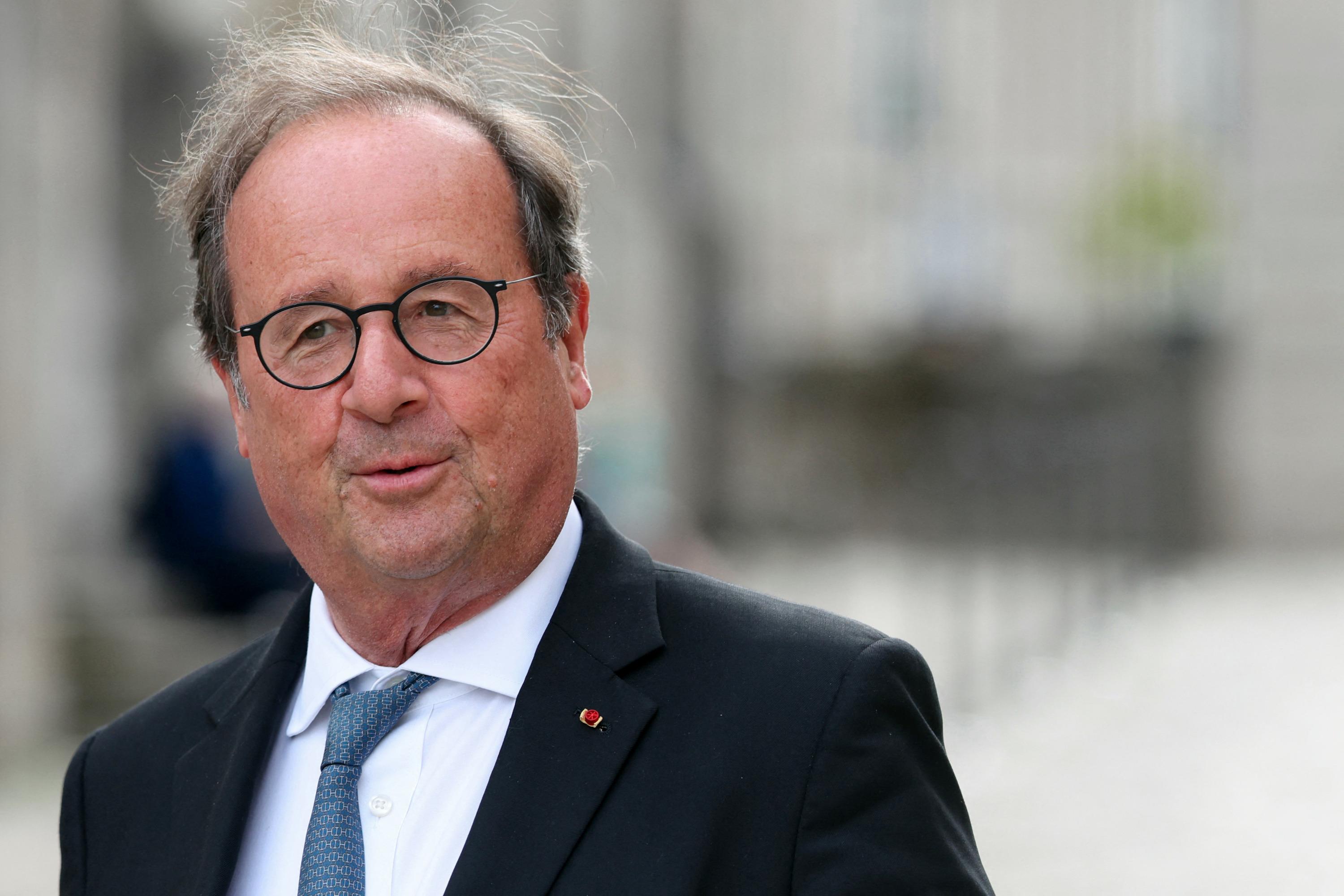 En dédicace à Paris, François Hollande en campagne sans le dire 缩略图