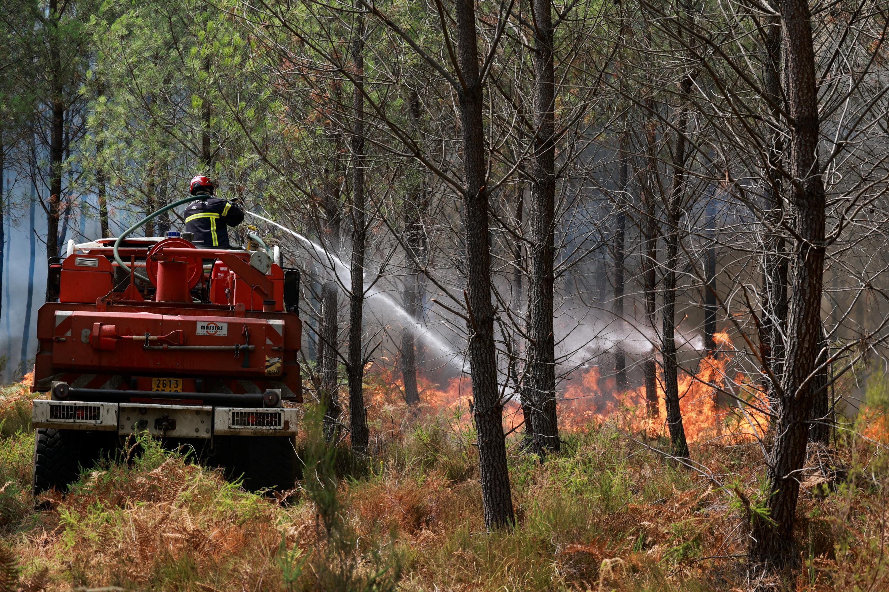 «Notre système est à bout de souffle» : sur le front des incendies tout l’été, les pompiers font grève pour demander plus de moyens