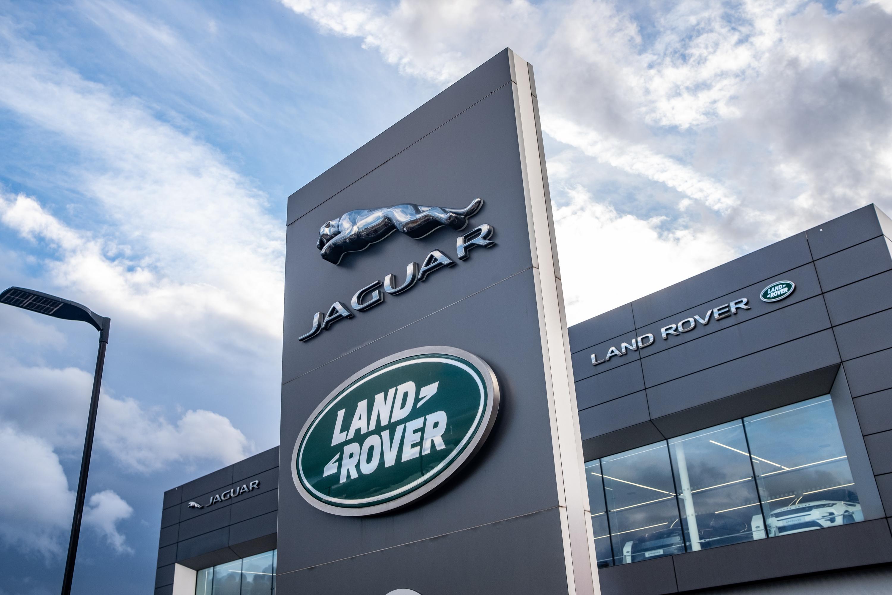 Jaguar Land Rover annonce 4000 suppressions de postes sur deux ans après plusieurs mois de turbulences Thumbnail