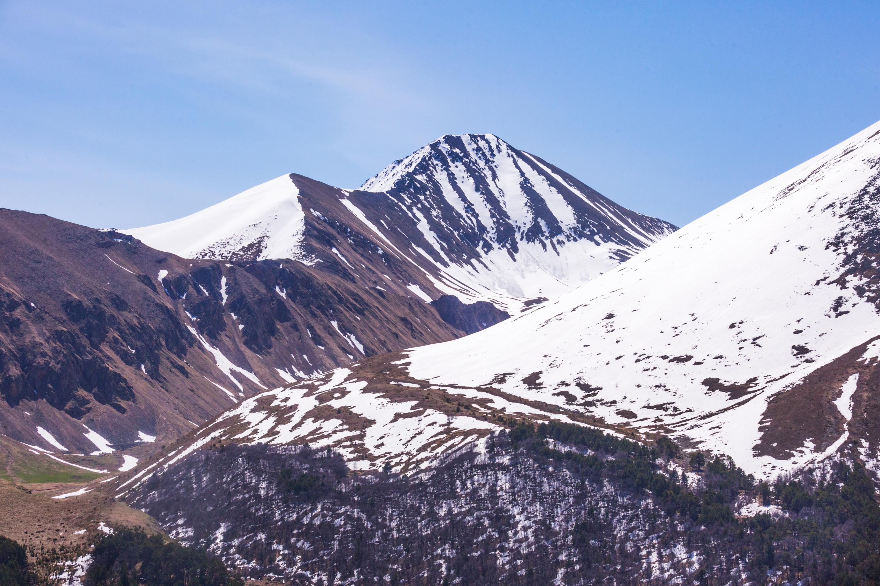 Russie : une avalanche dans le Caucase tue au moins 11 alpinistes thumbnail