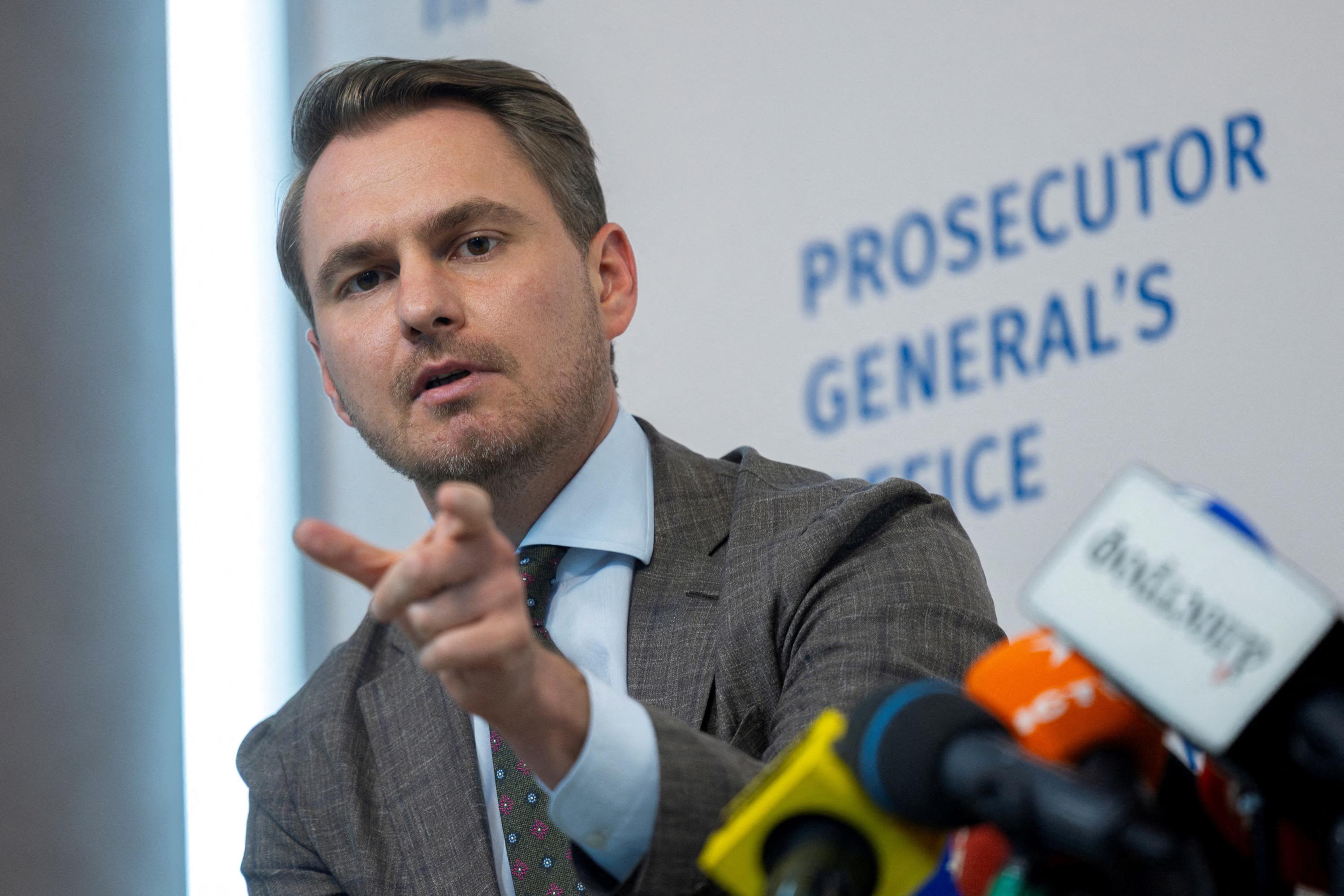 Ukraine : le procureur général Rouslan Kravtchenko démissionne sur des accusations de corruption Thumbnail