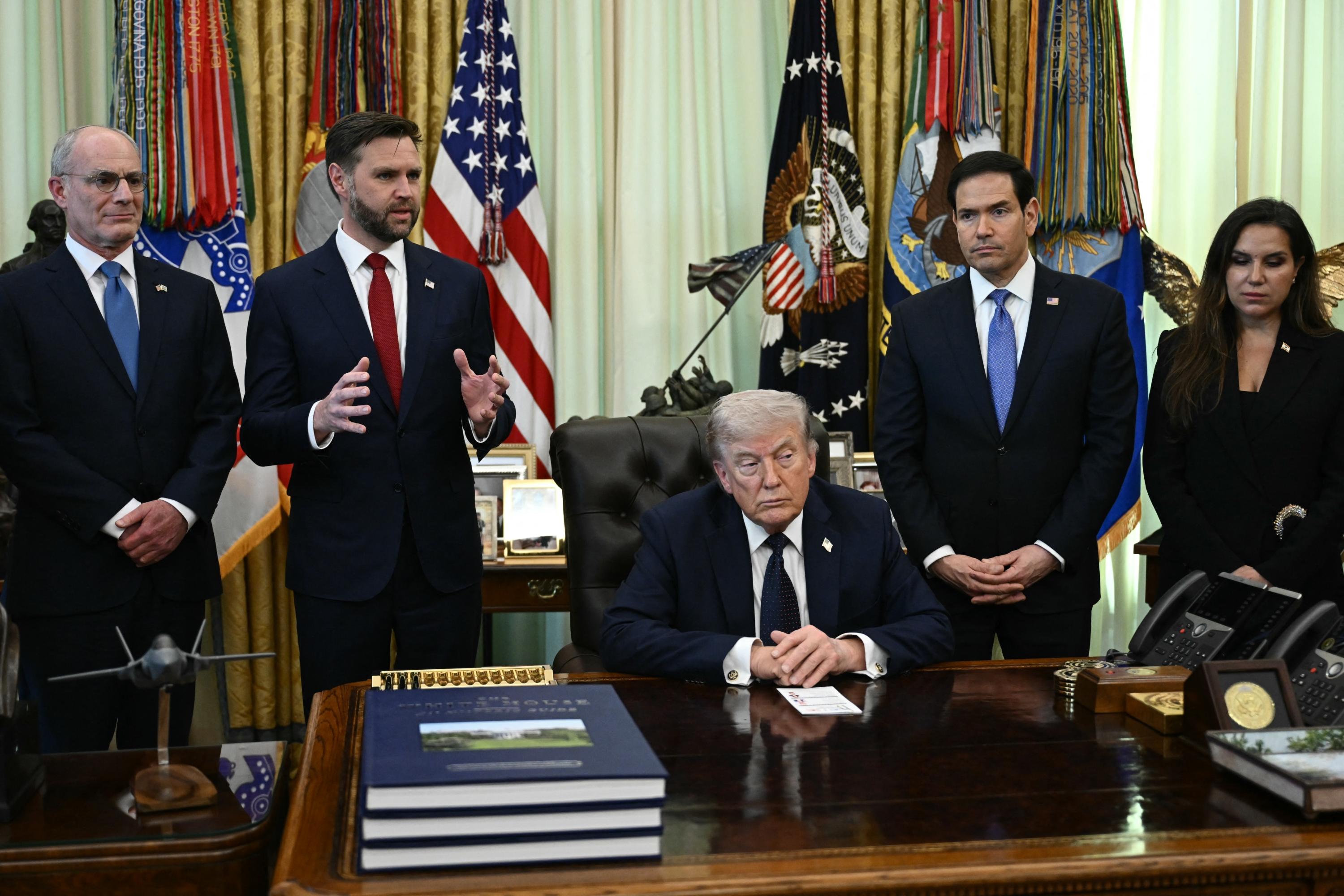 La guerre entre les États-Unis et l’Iran pourrait durer jusqu’en 2029, craignent en coulisses JD Vance et Marco Rubio miniatura