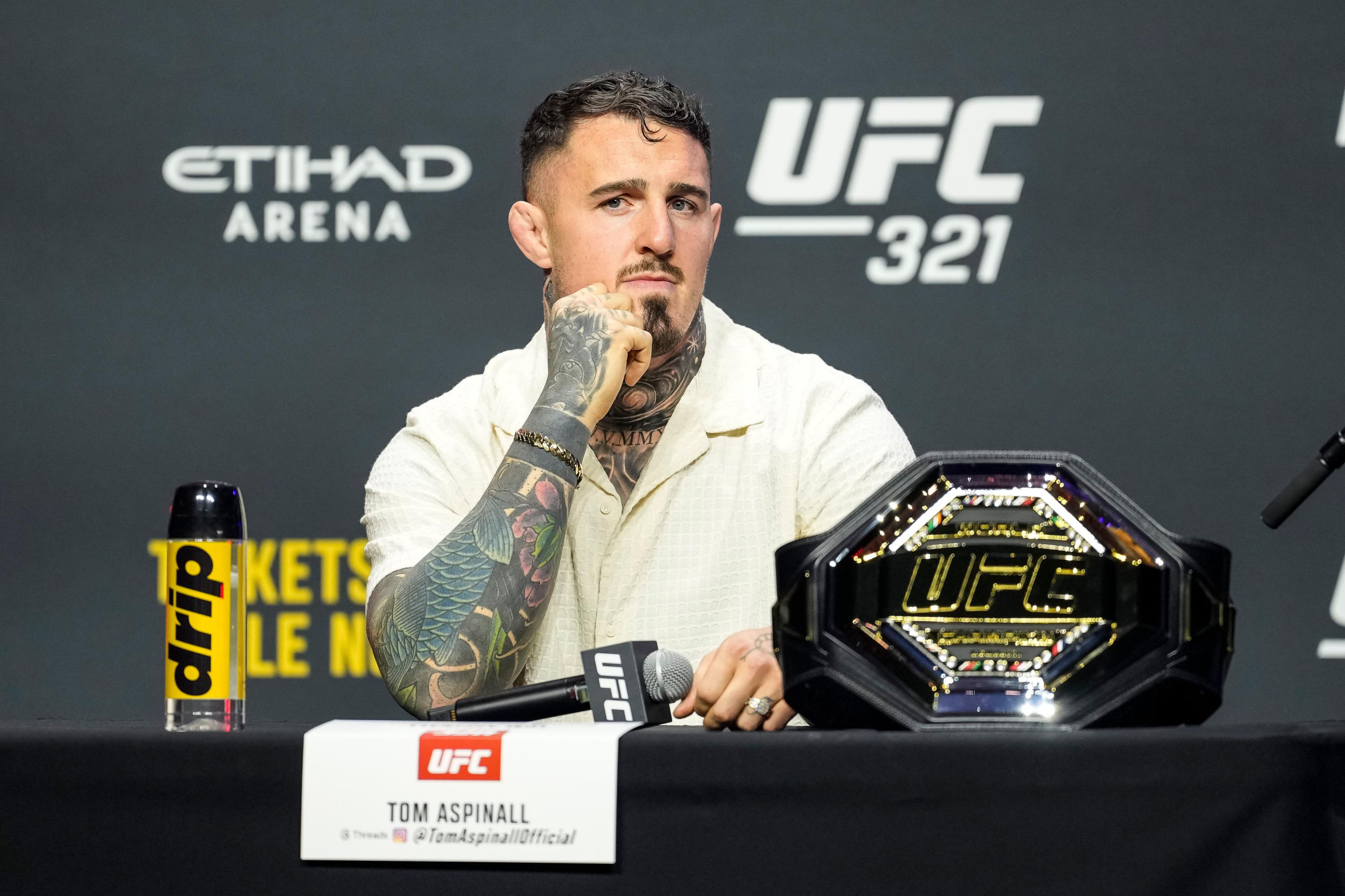 MMA : toujours blessé à l'œil, Tom Aspinall renonce à la ceinture des lourds de l'UFC