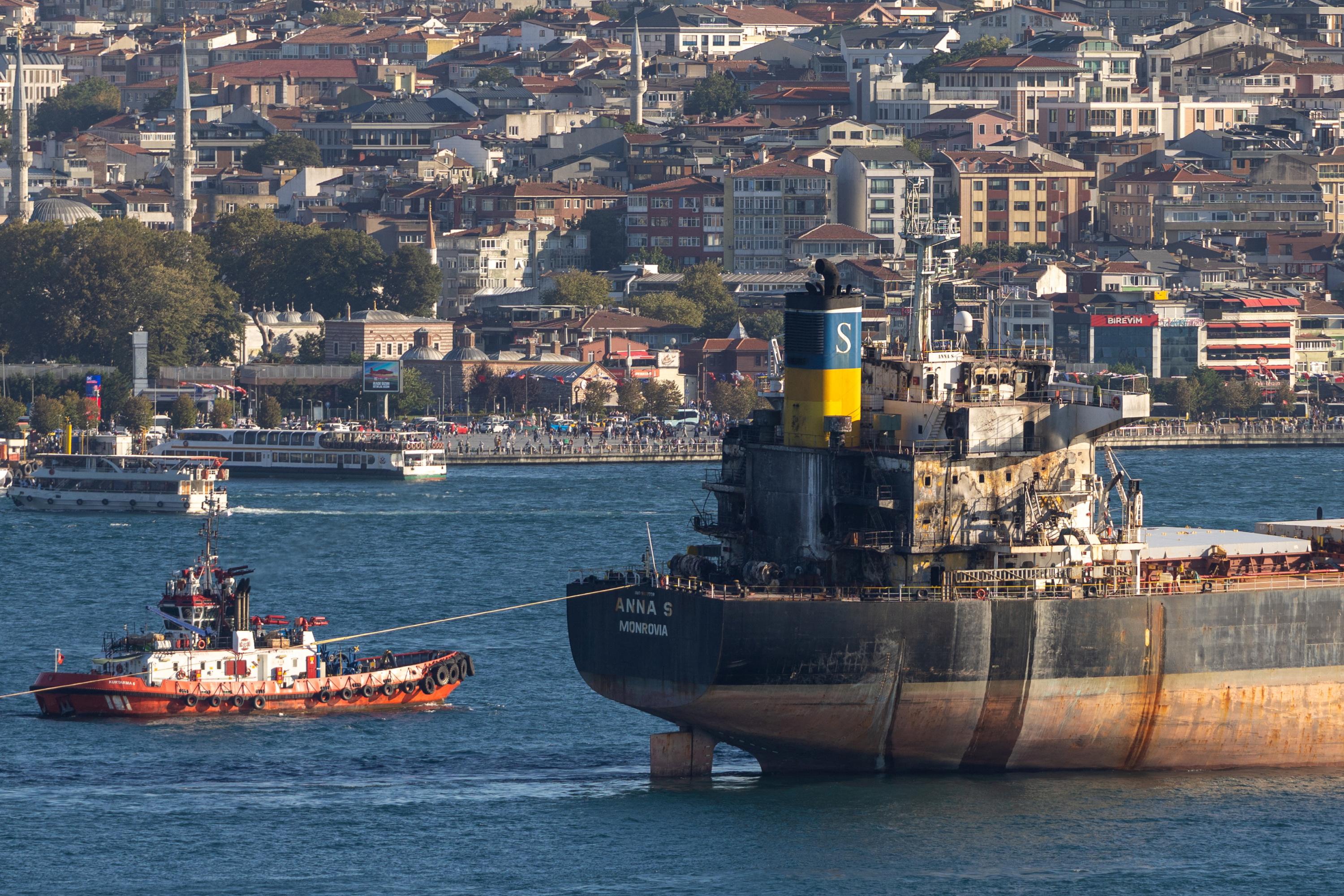 L'Ukraine accuse la Russie d'une frappe contre un navire en mer Noire, la Turquie soumet un protocole d’accord aux deux parties pour stopper les attaques