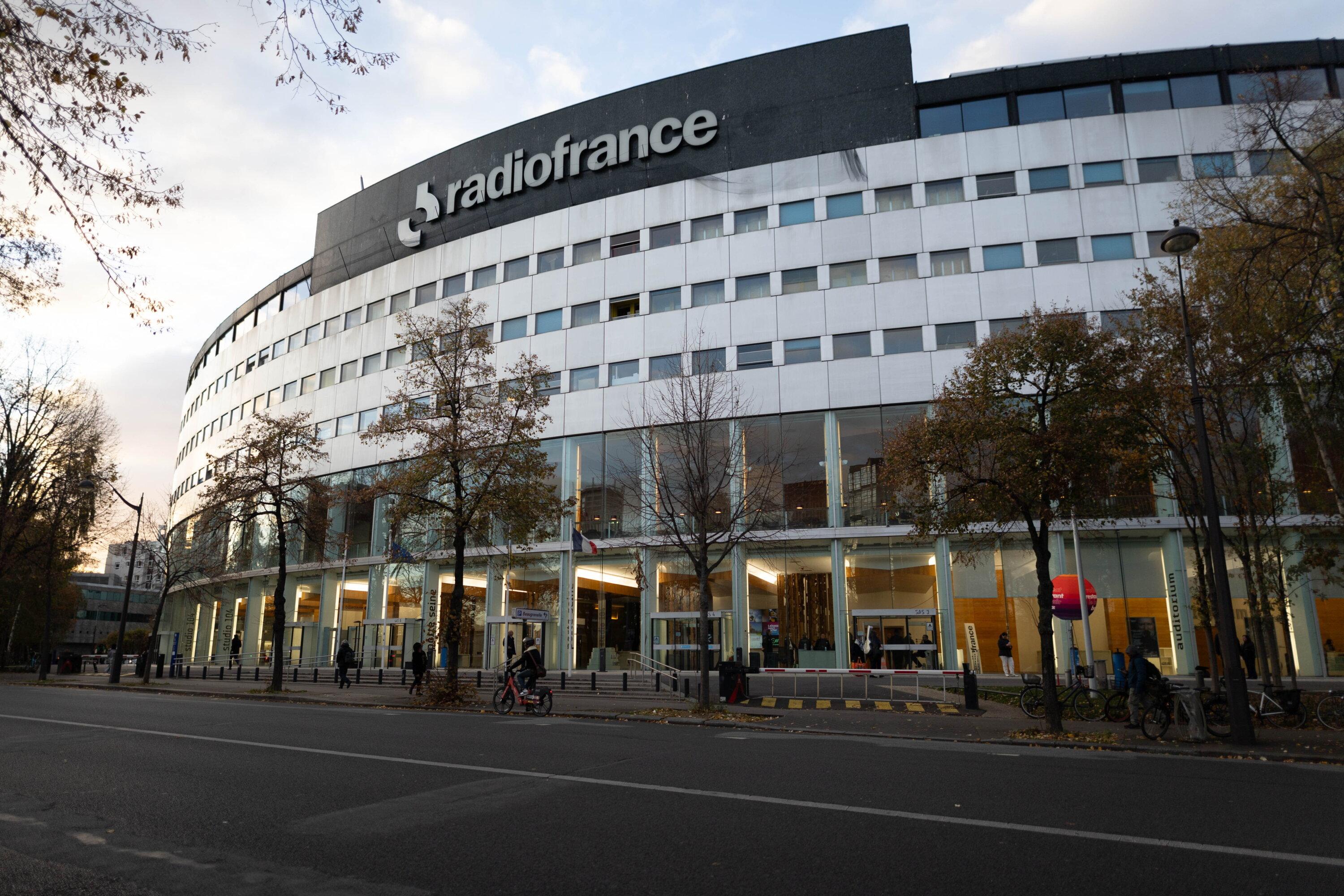 «En cédant aux syndicats sur Charles Sapin, la direction est extrêmement affaiblie» : le récit d’un bras de fer qui replonge Radio France dans la tourmente
