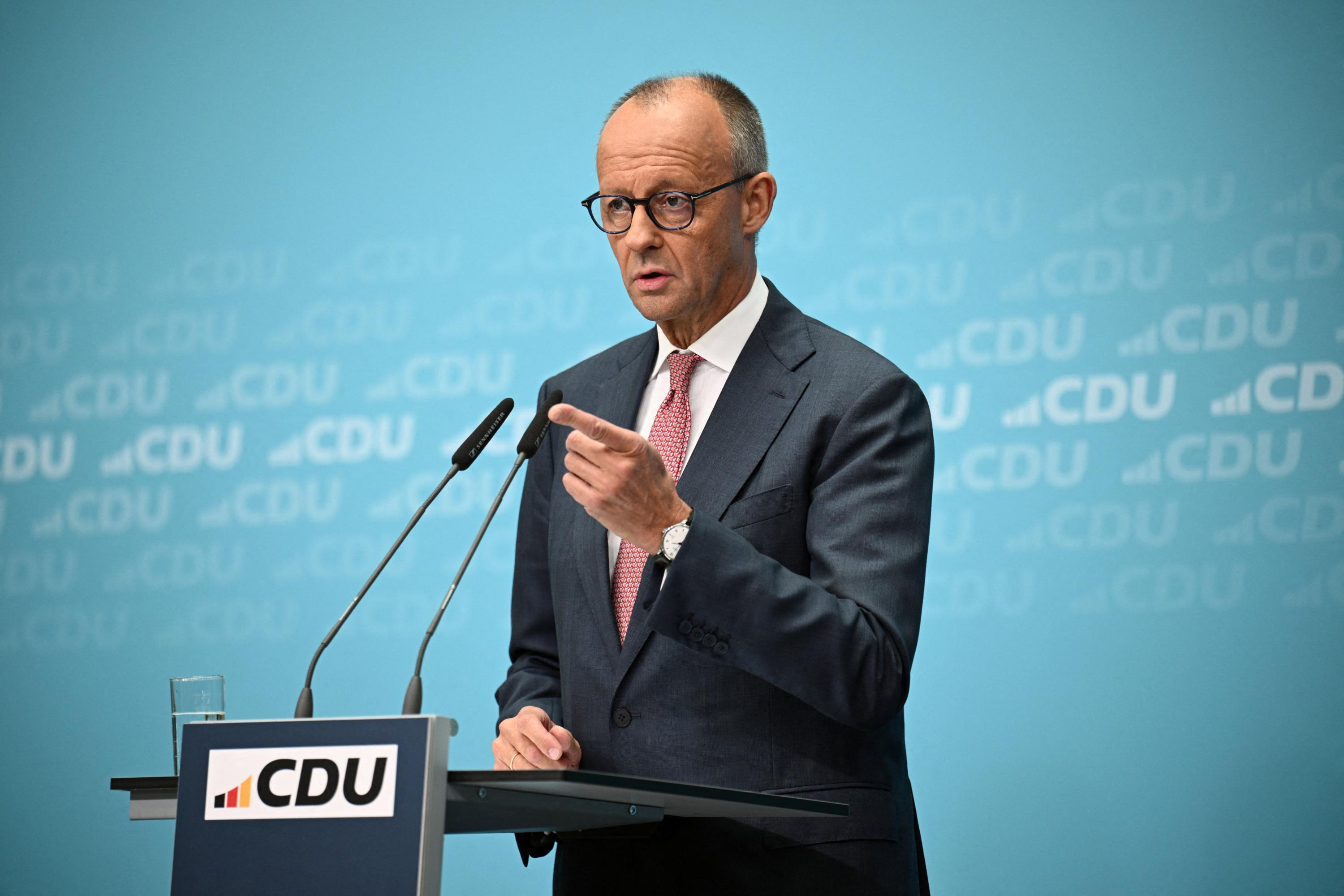 Allemagne : après le naufrage électoral de son parti, le chancelier Friedrich Merz peut-il encore tenir ?