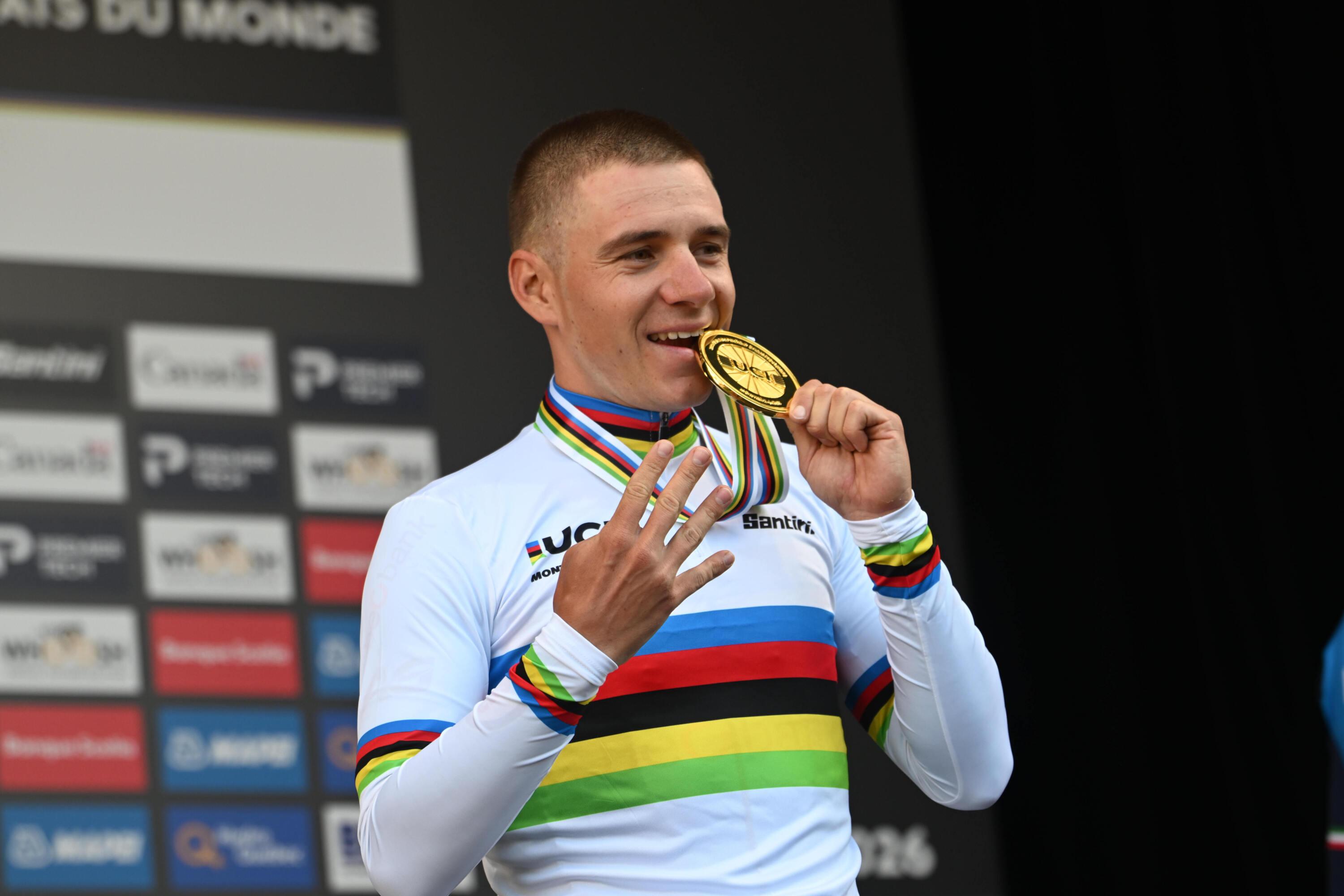 Cyclisme : «un bolide», «un projectile humain qui fend l’air», «une machine invincible»… Remco Evenepoel éblouit la presse internationale