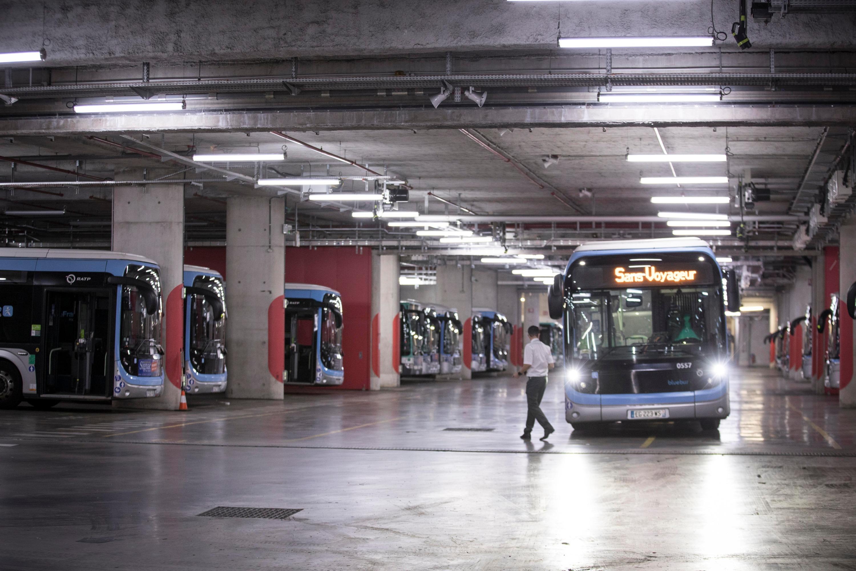 Un conducteur de bus licencié pour faute grave ne peut pas percevoir d’indemnité… contrairement à un cadre du même secteur