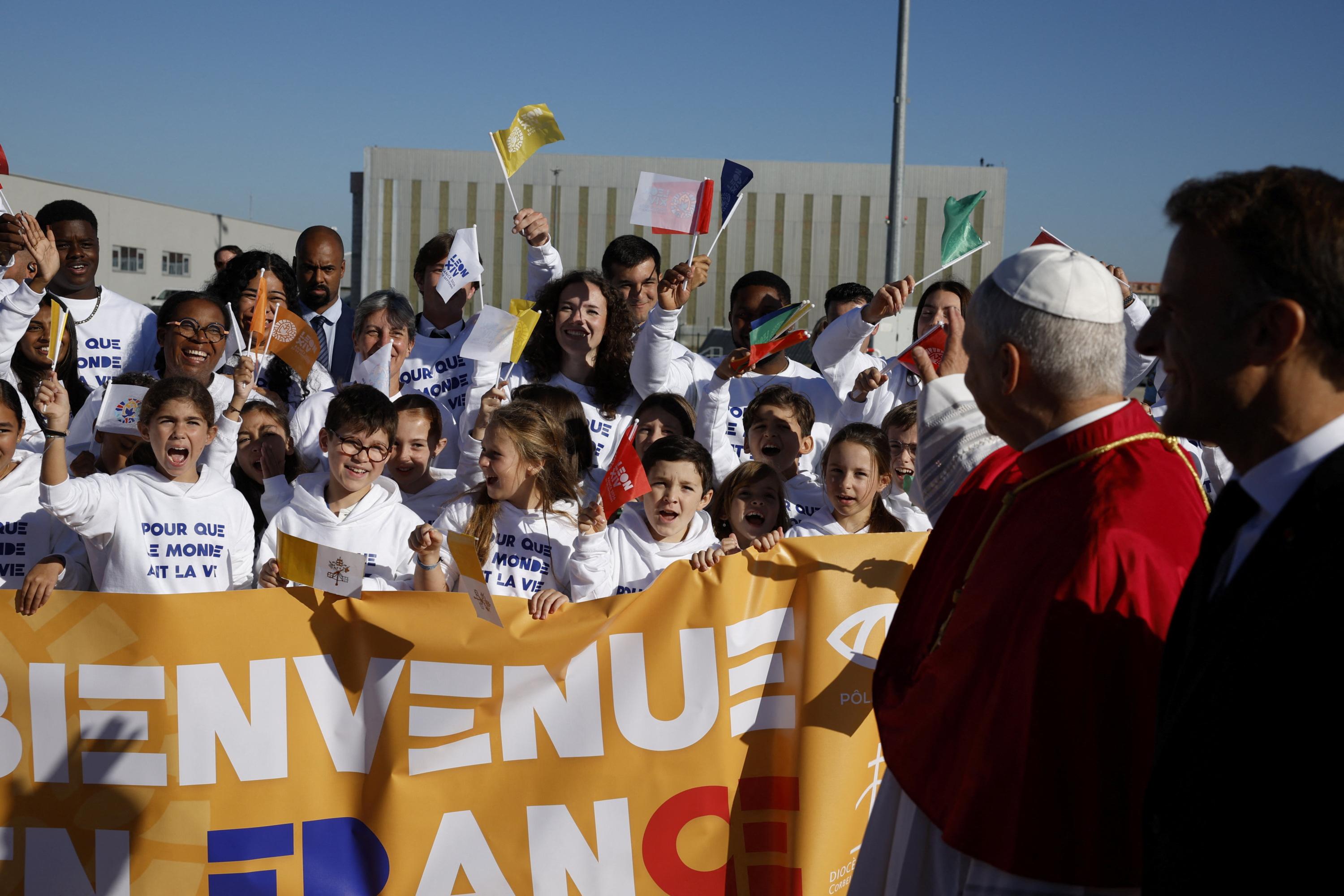 « Je pense qu’il va marquer tout une génération de jeunes catholiques»: ces Français qui viennent entendre le message du pape Léon XIV