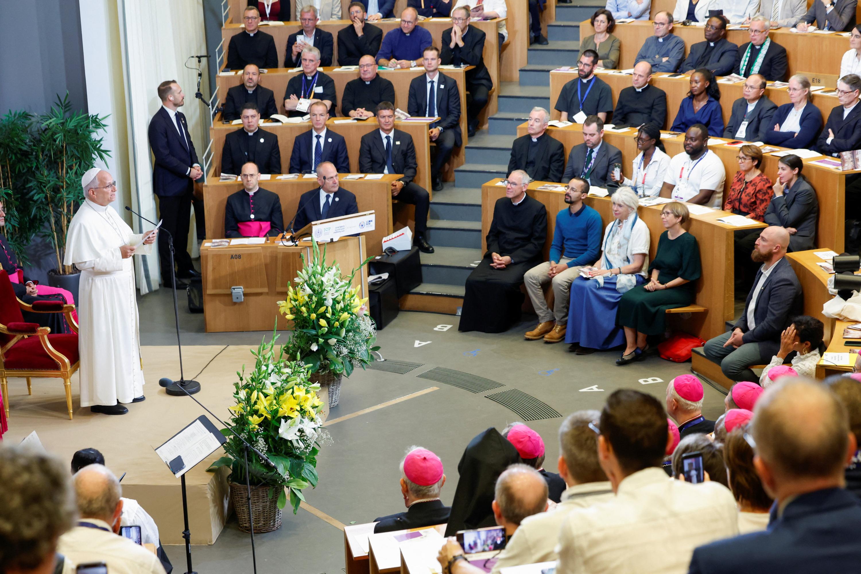 EN DIRECT - Visite de Léon XIV en France : à Paris, le pape «émerveillé par le nombre de personnes qui se présentent aujourd’hui au nom de la foi»