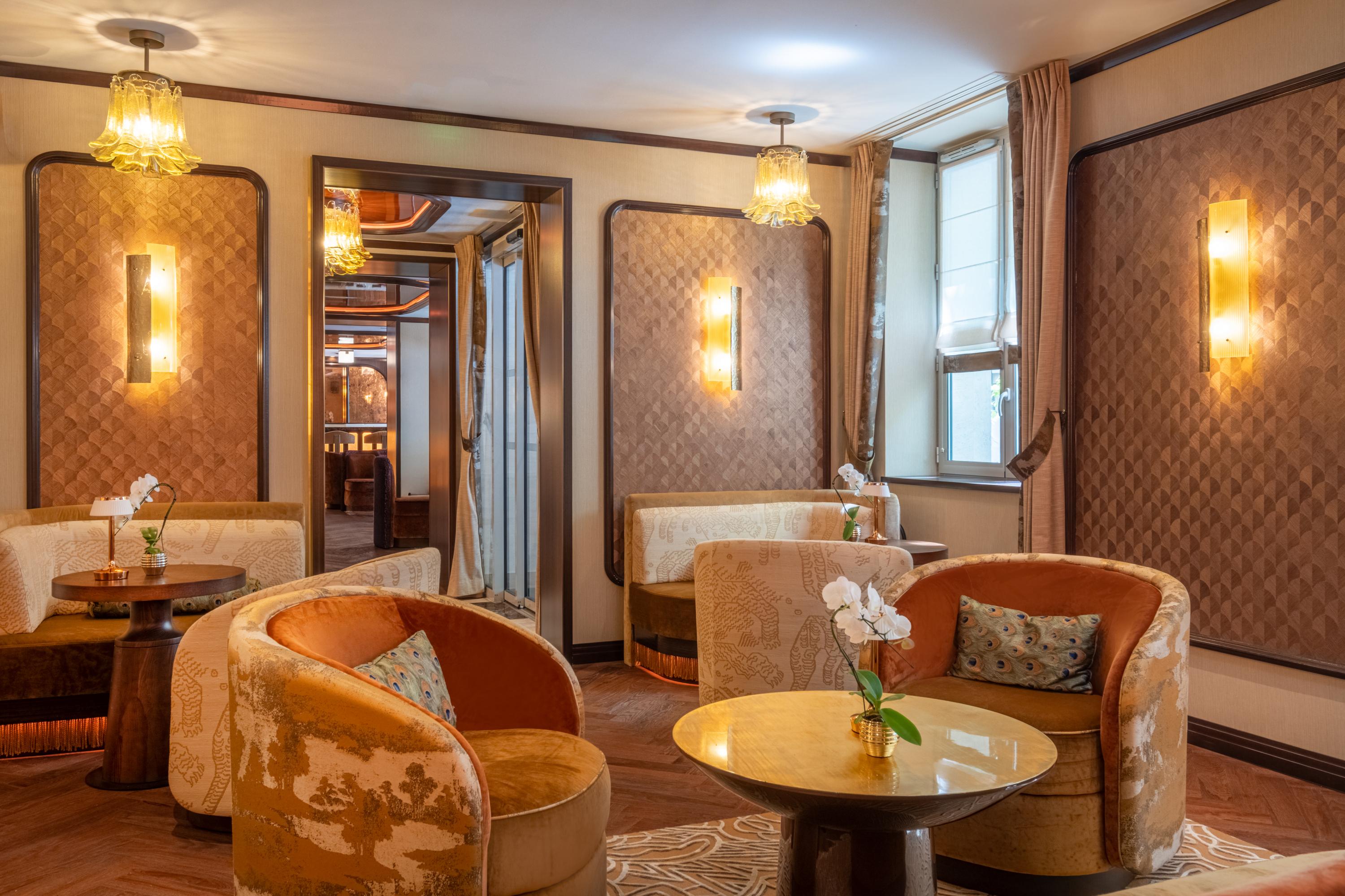 À deux pas de la tour Eiffel, cet hôtel parisien s’offre une métamorphose spectaculaire