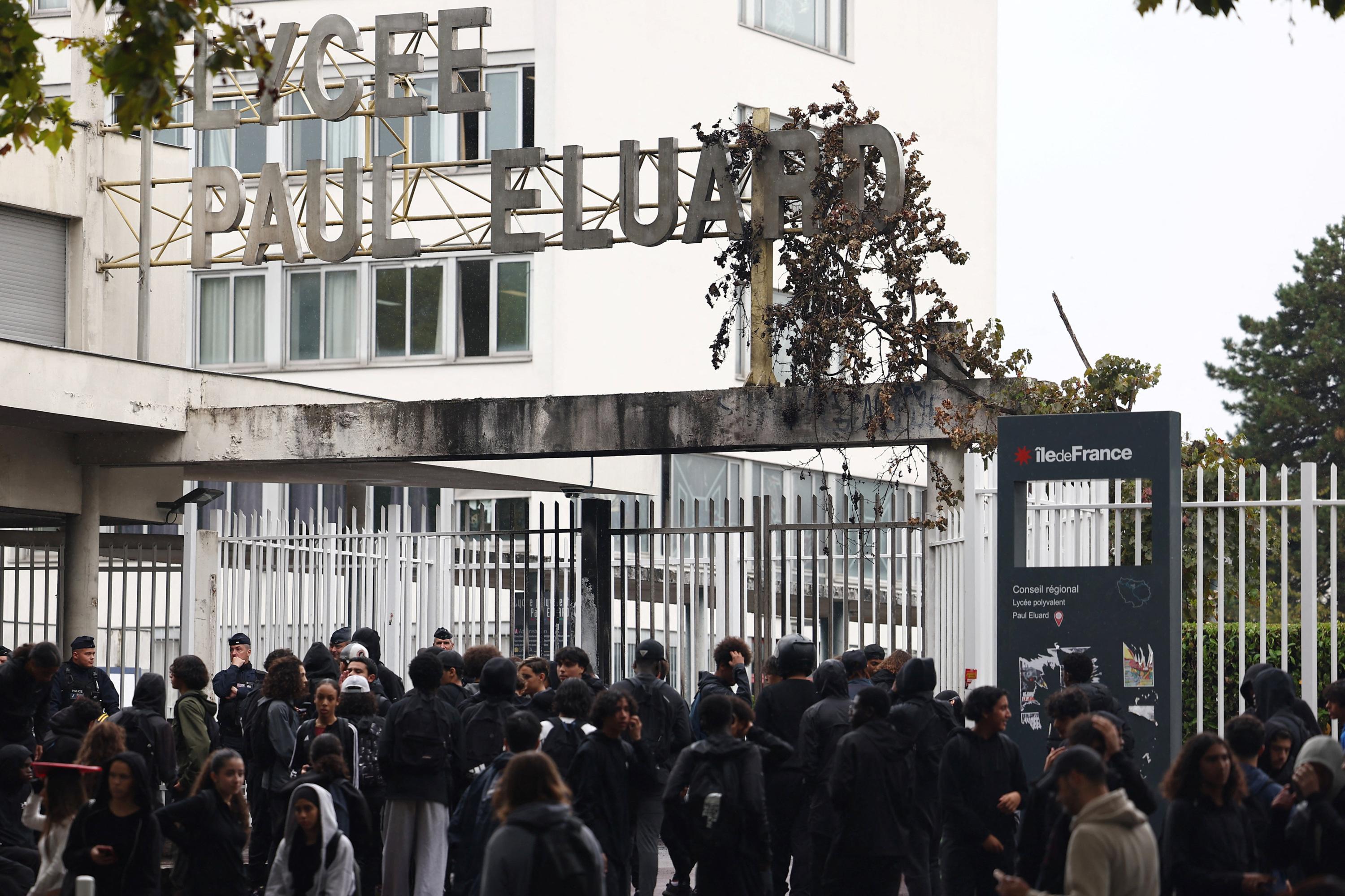 Jets de pierres, charges de CRS : de nouveaux lycées bloqués partout en France ce mercredi