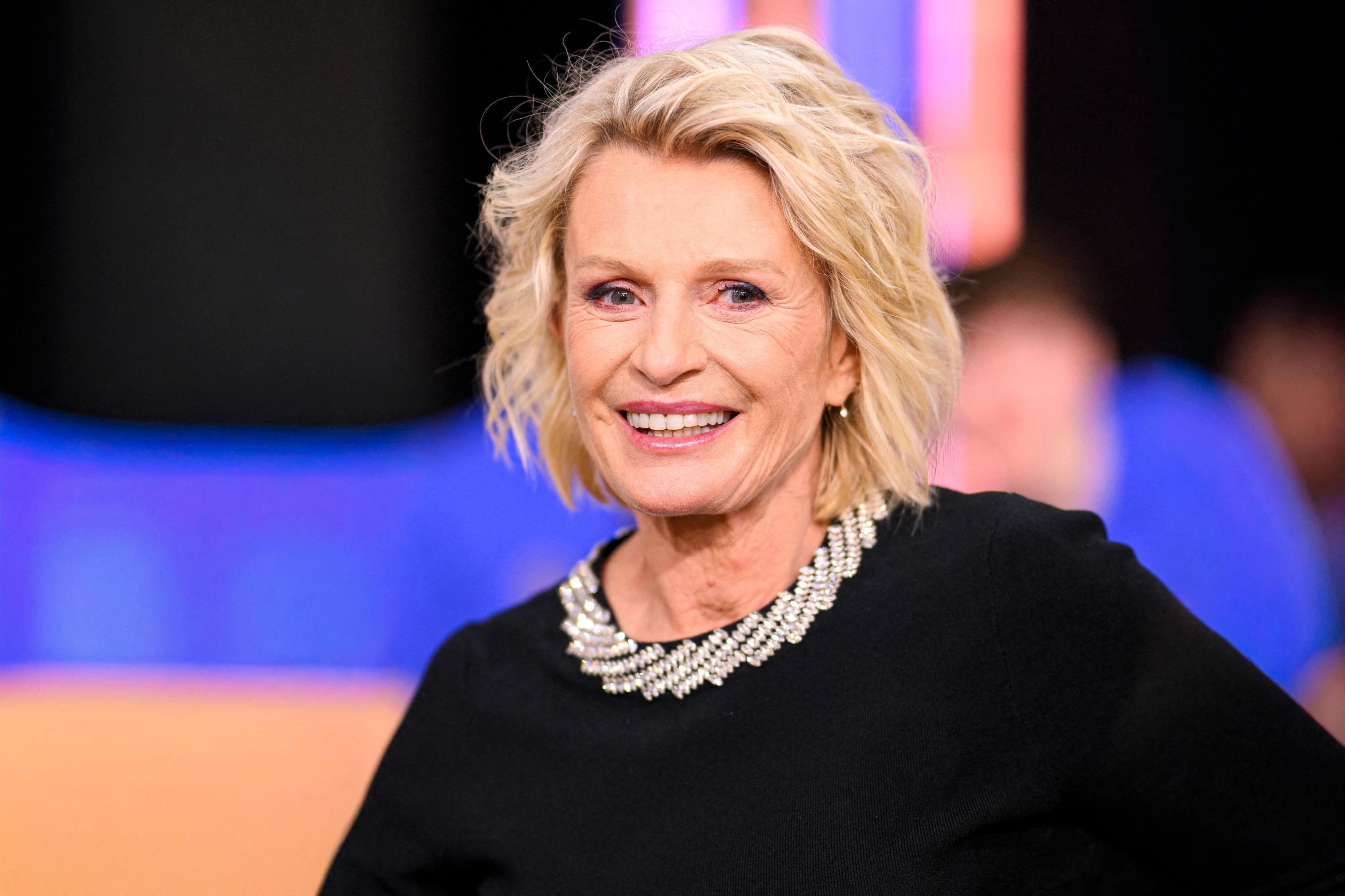 «Deuxième essai après un vol annulé» : Sophie Davant a failli rater le mariage de son fils