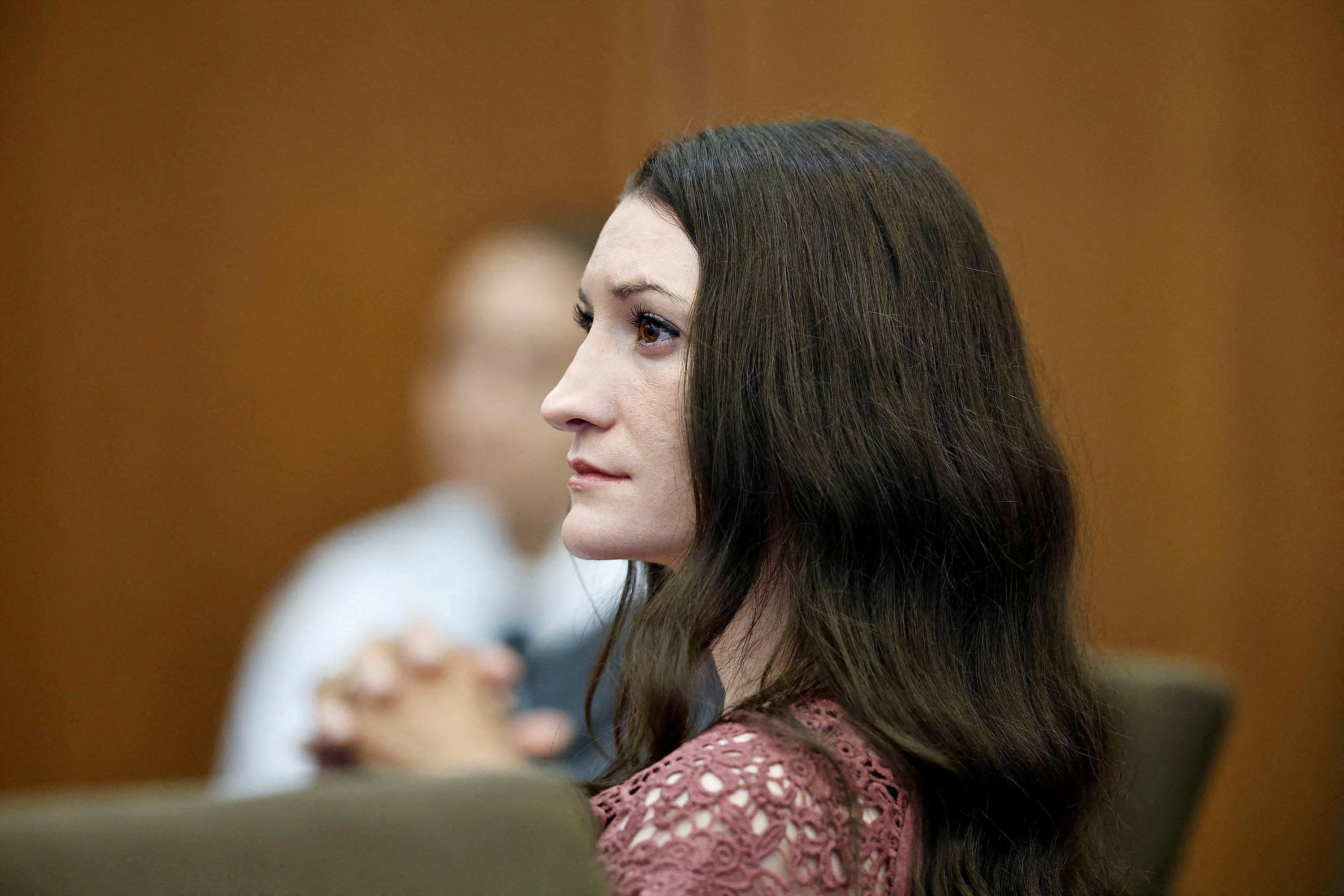 États-Unis : un juge refuse d'acquitter Lindsay Clancy accusée de triple infanticide, après l'annulation de son procès