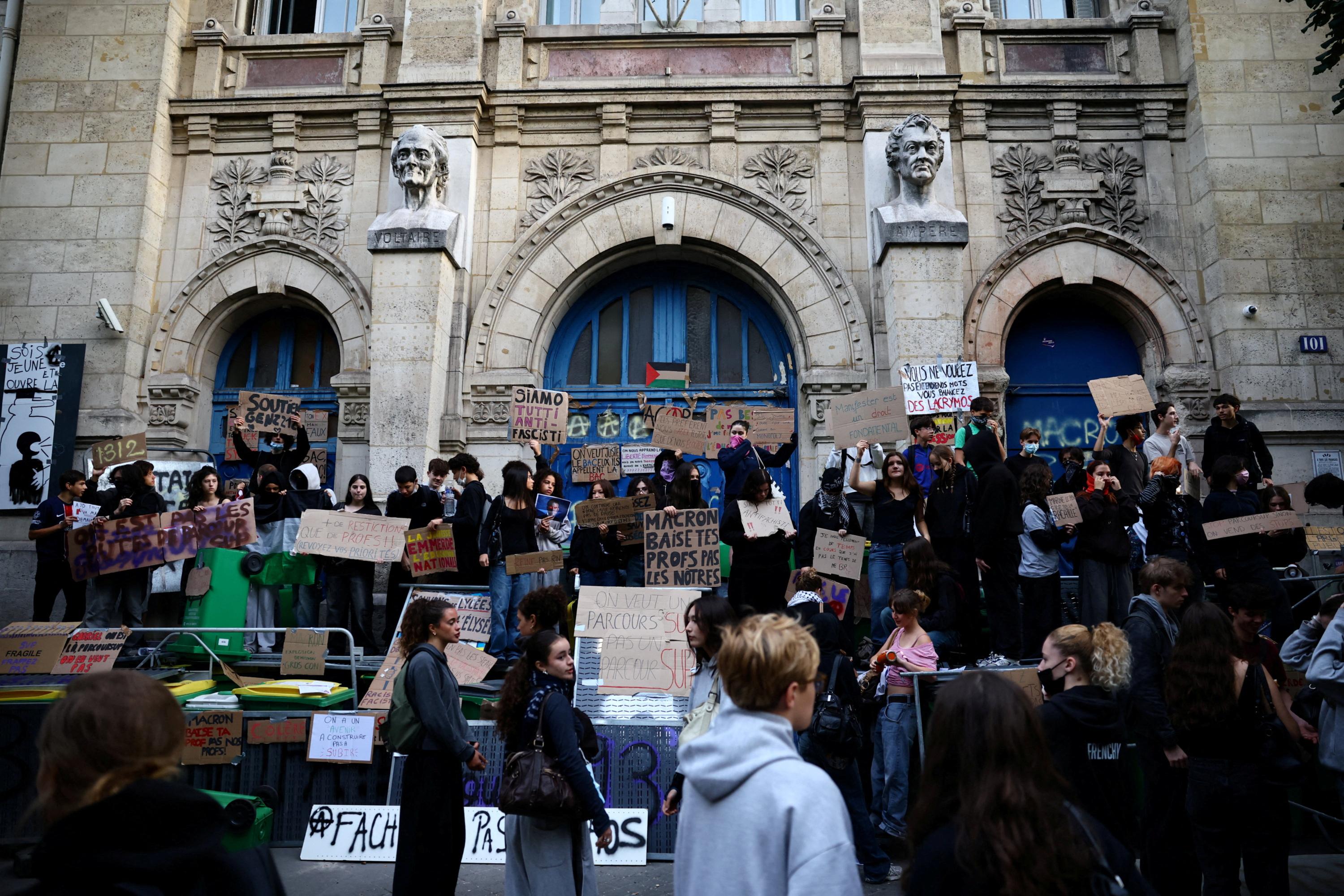 Agressions de proviseurs et dégradations de lycées : l’Éducation nationale victime d’une «entreprise de destruction»