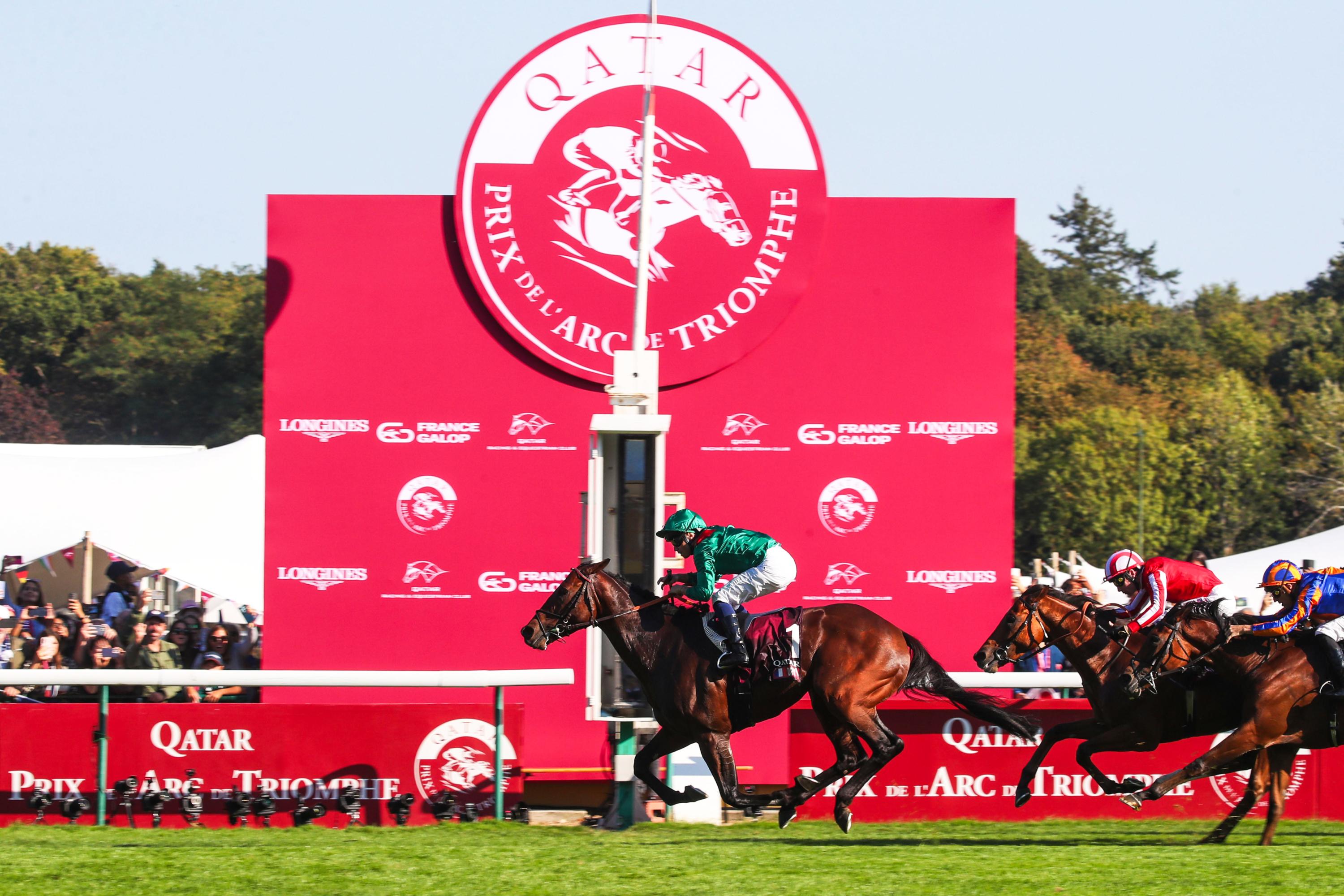 Prix de l’Arc de Triomphe : le pur-sang français Daryz remporte la 105e édition