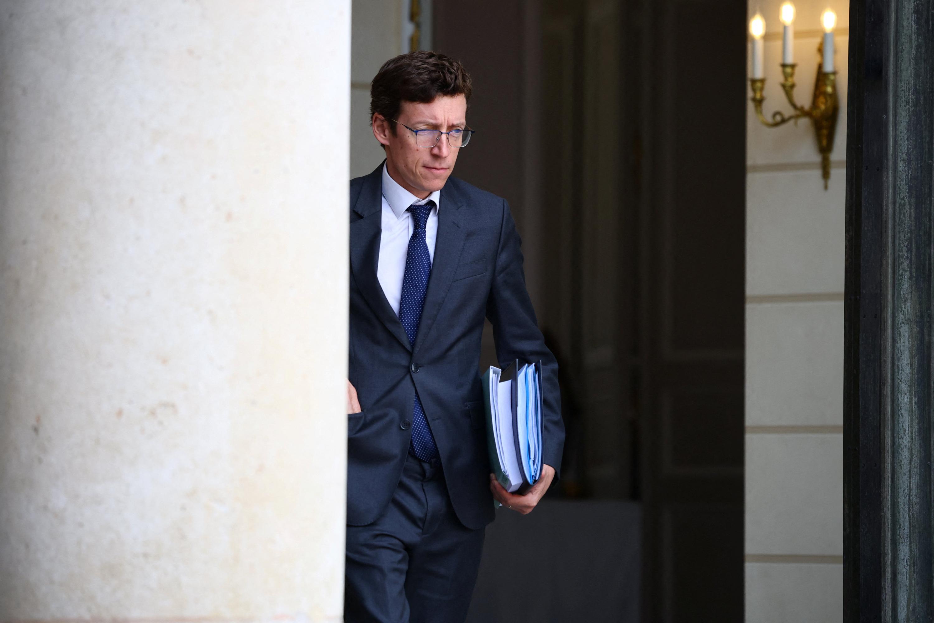 Blocus des lycées : entre 400 et 500 établissements totalement ou «partiellement» fermés lundi, 24 ont été «incendiés ou saccagés», annonce Édouard Geffray