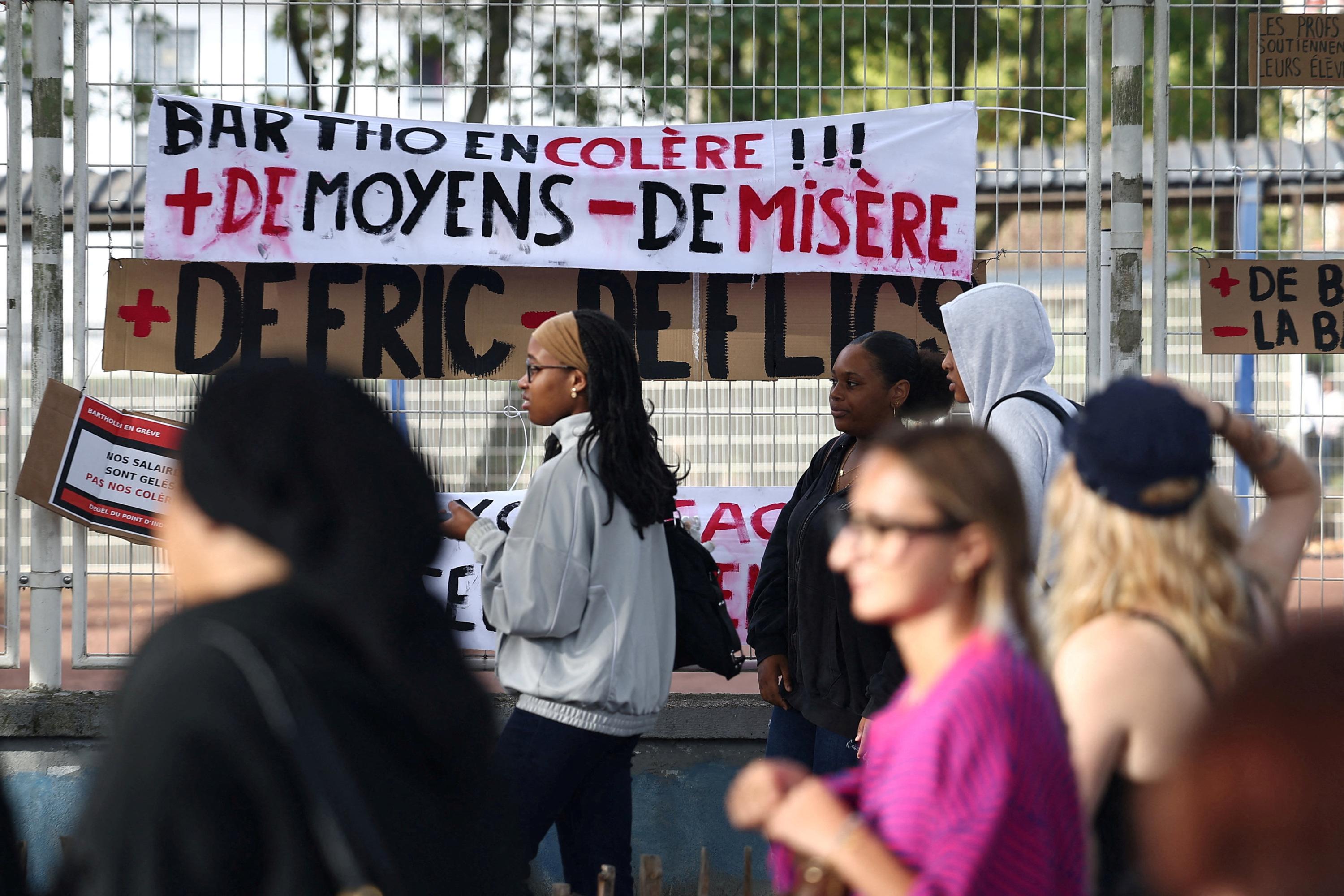 EN DIRECT - Blocage des lycées : «Il va falloir mettre des choses concrètes sur la table, pas juste des courriers», réclame un syndicat d’enseignants