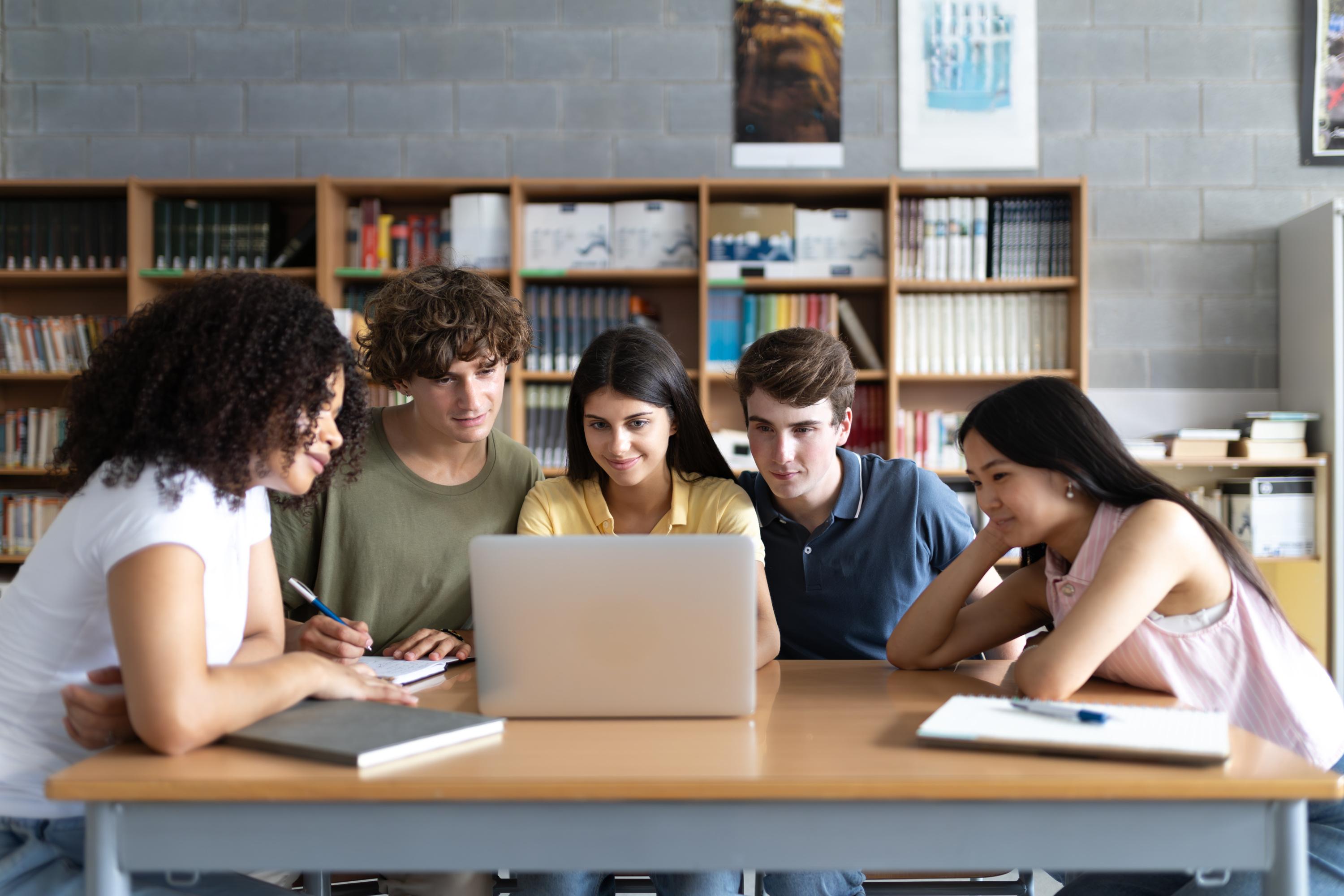 78% des jeunes estiment que les responsables politiques «préparent mal leur avenir,» révèle une enquête