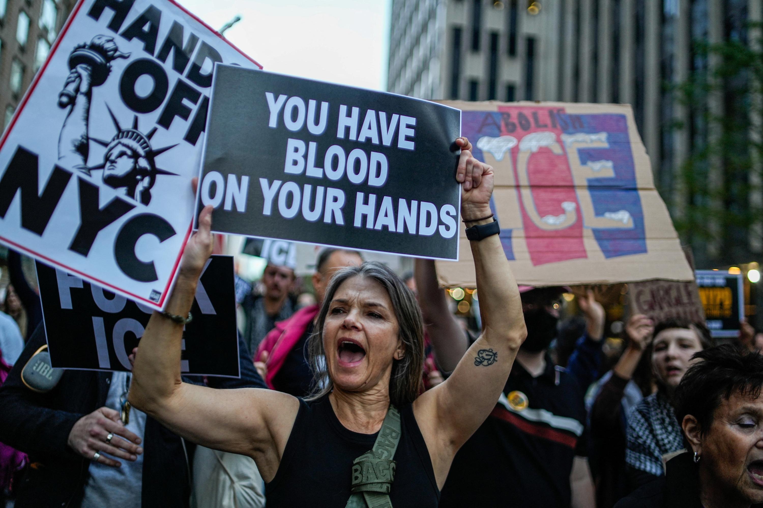 Manifestations à New York après un tir d'agent de l'ICE dans le Bronx