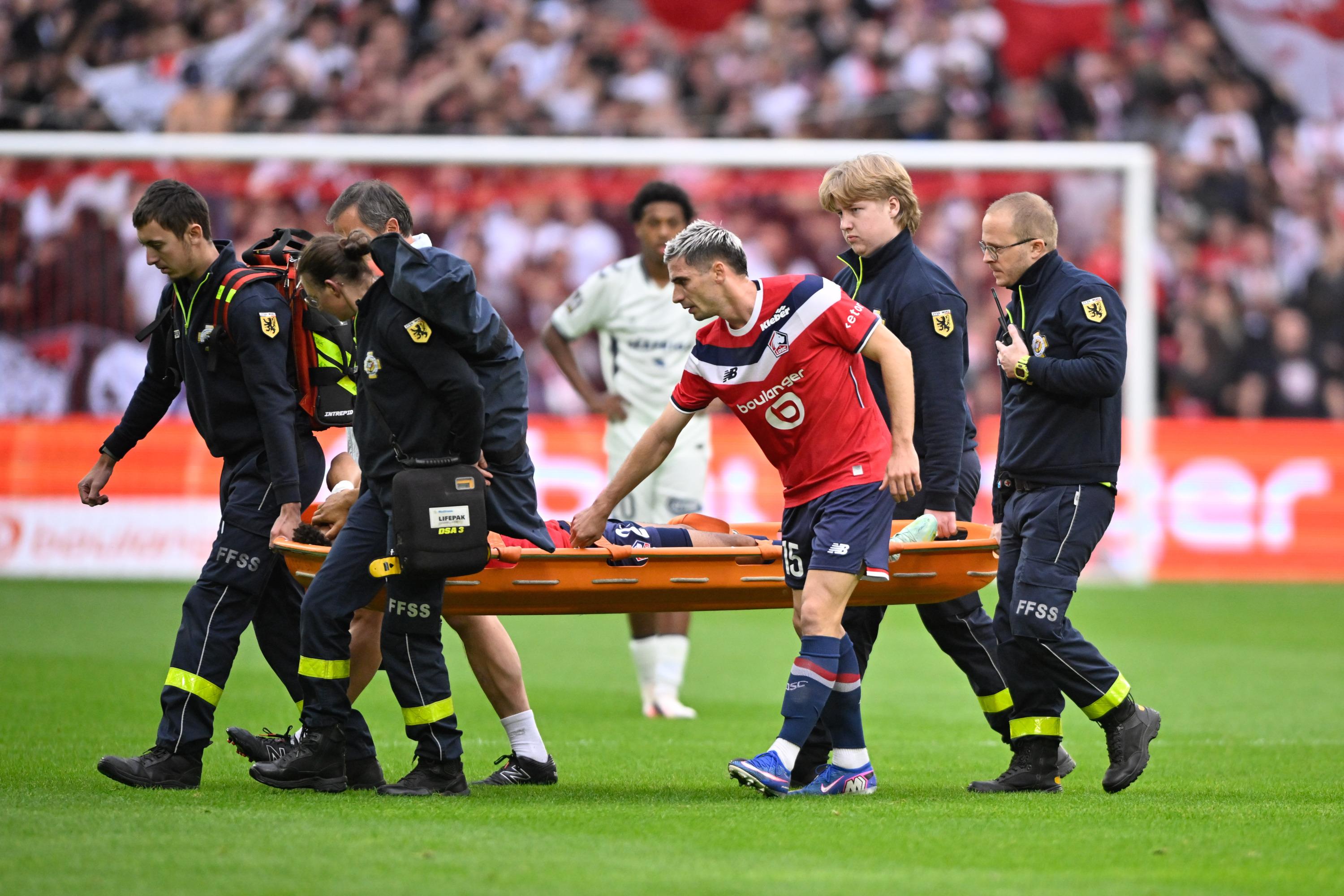 Ligue 1 : la Direction de l’arbitrage admet une erreur de l’arbitre après la grave blessure du Lillois Tiago Santos, mais…