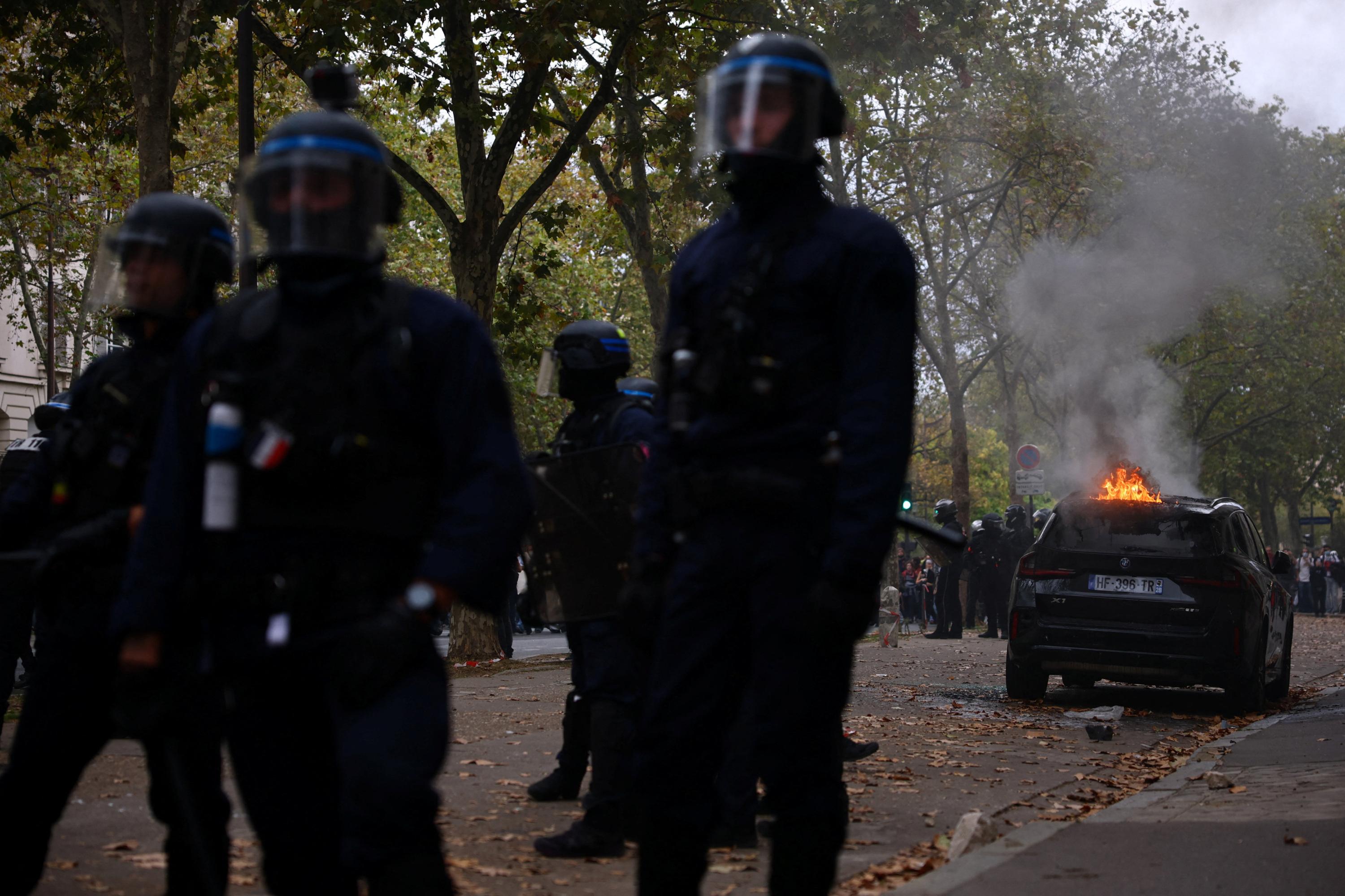 EN DIRECT - Colère des lycéens : des heurts éclatent aux Invalides, à Paris
