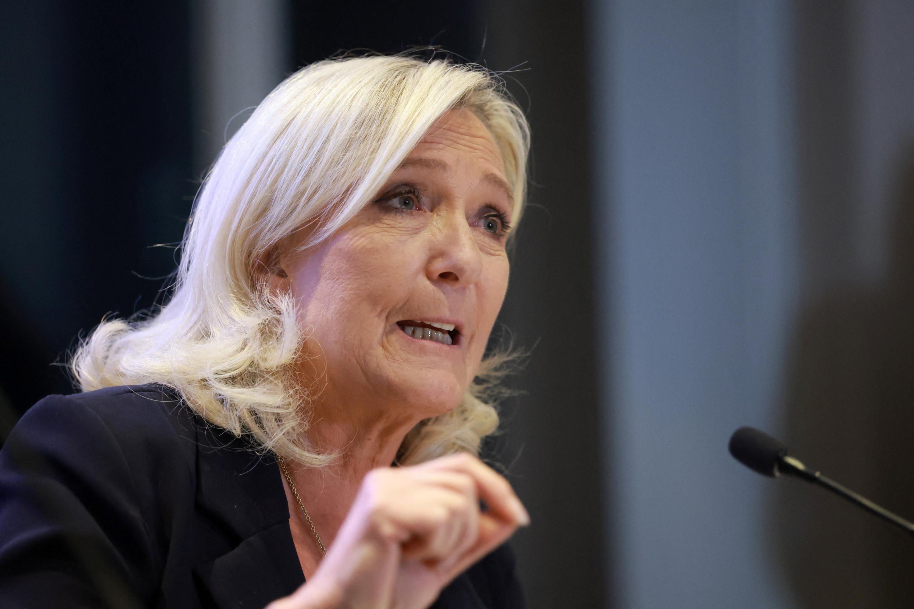 Réviser la Constitution sans passer par le Parlement : Le Pen somme Ferrand de «quitter la tête» du Conseil constitutionnel après qu’il a écarté sa proposition