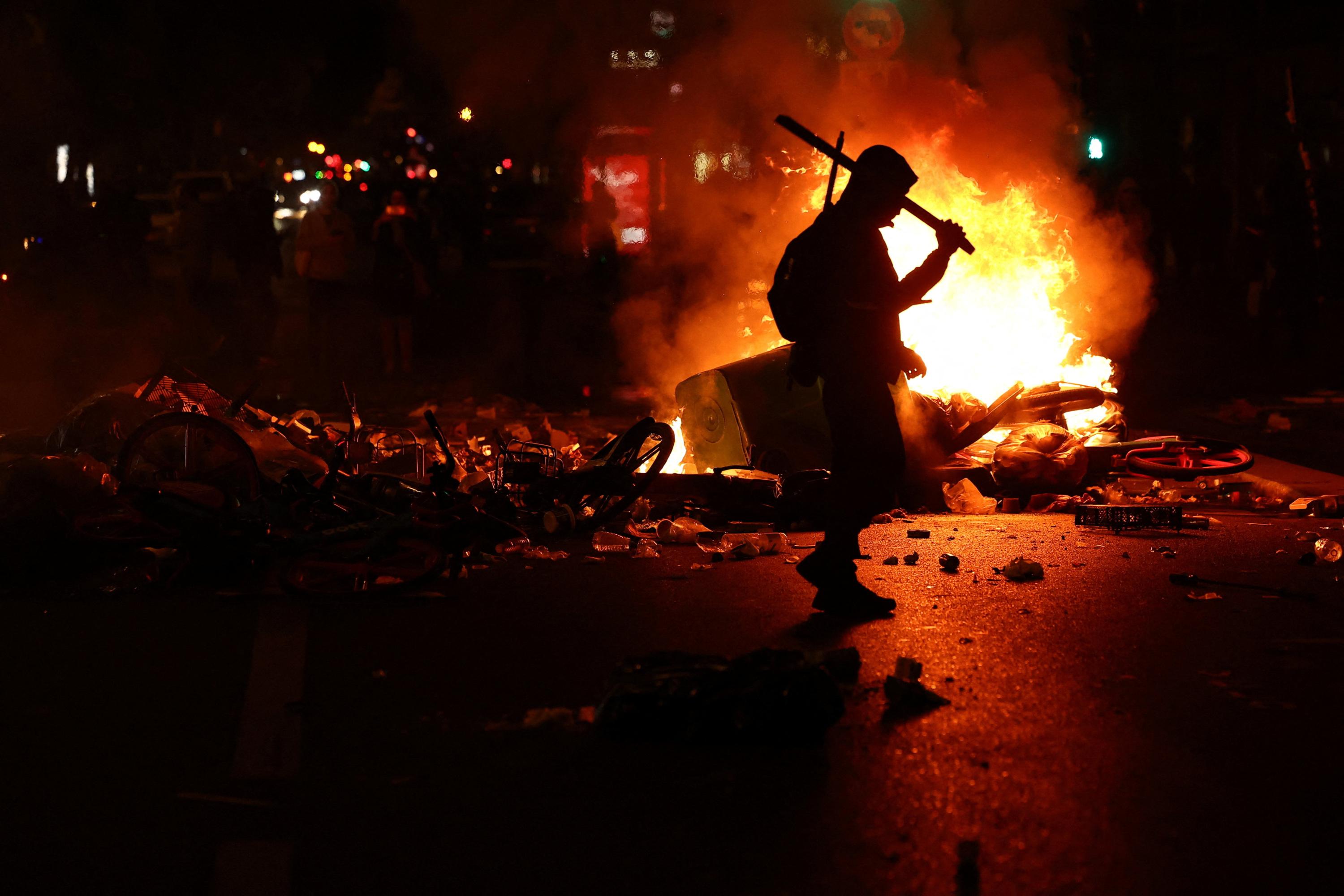 EN DIRECT - Violences du 17 octobre : les pillages continuent à Paris, des «groupes hostiles» à Châtelet-les-Halles