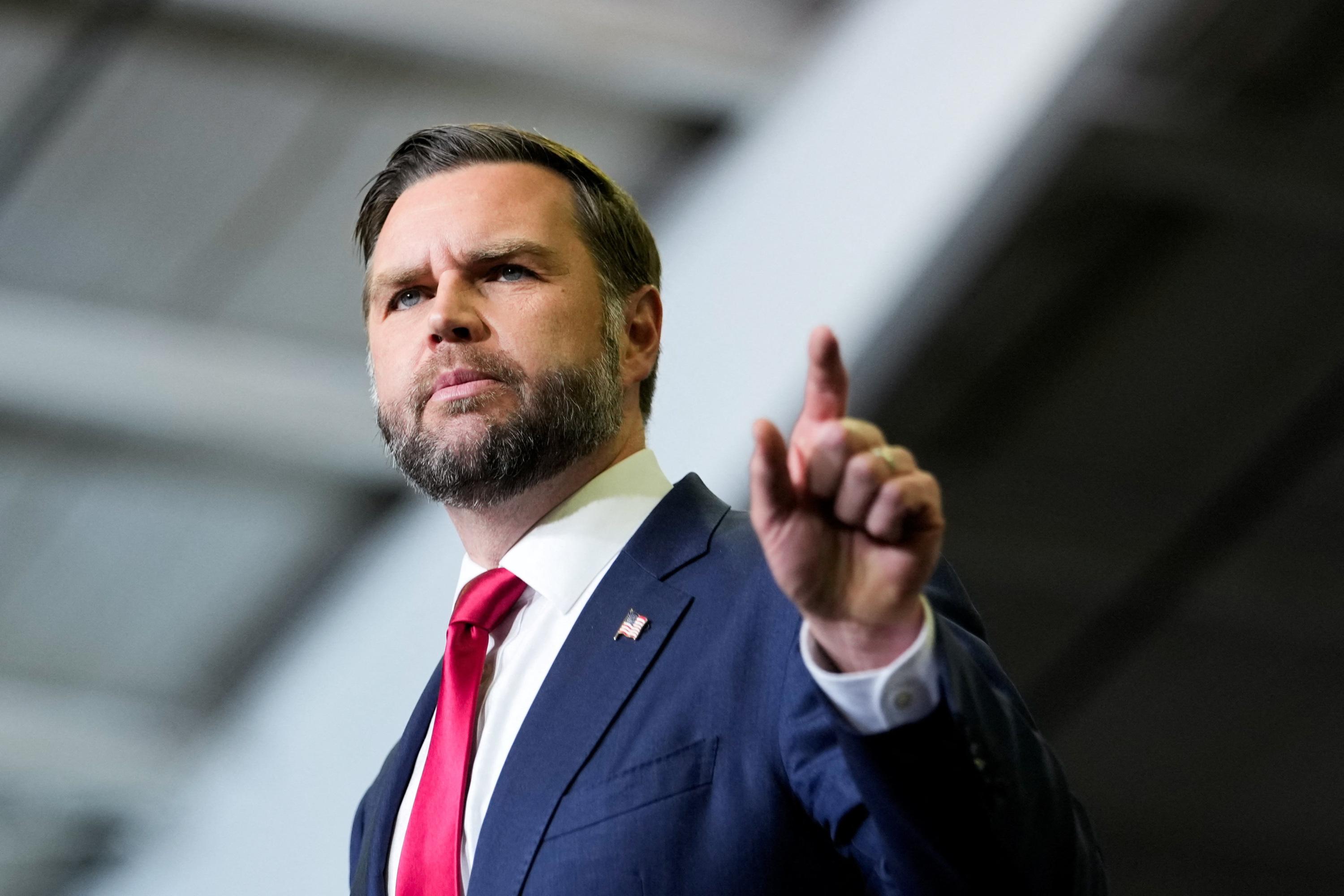 Manifestations en France : JD Vance tient l'immigration responsable des violences