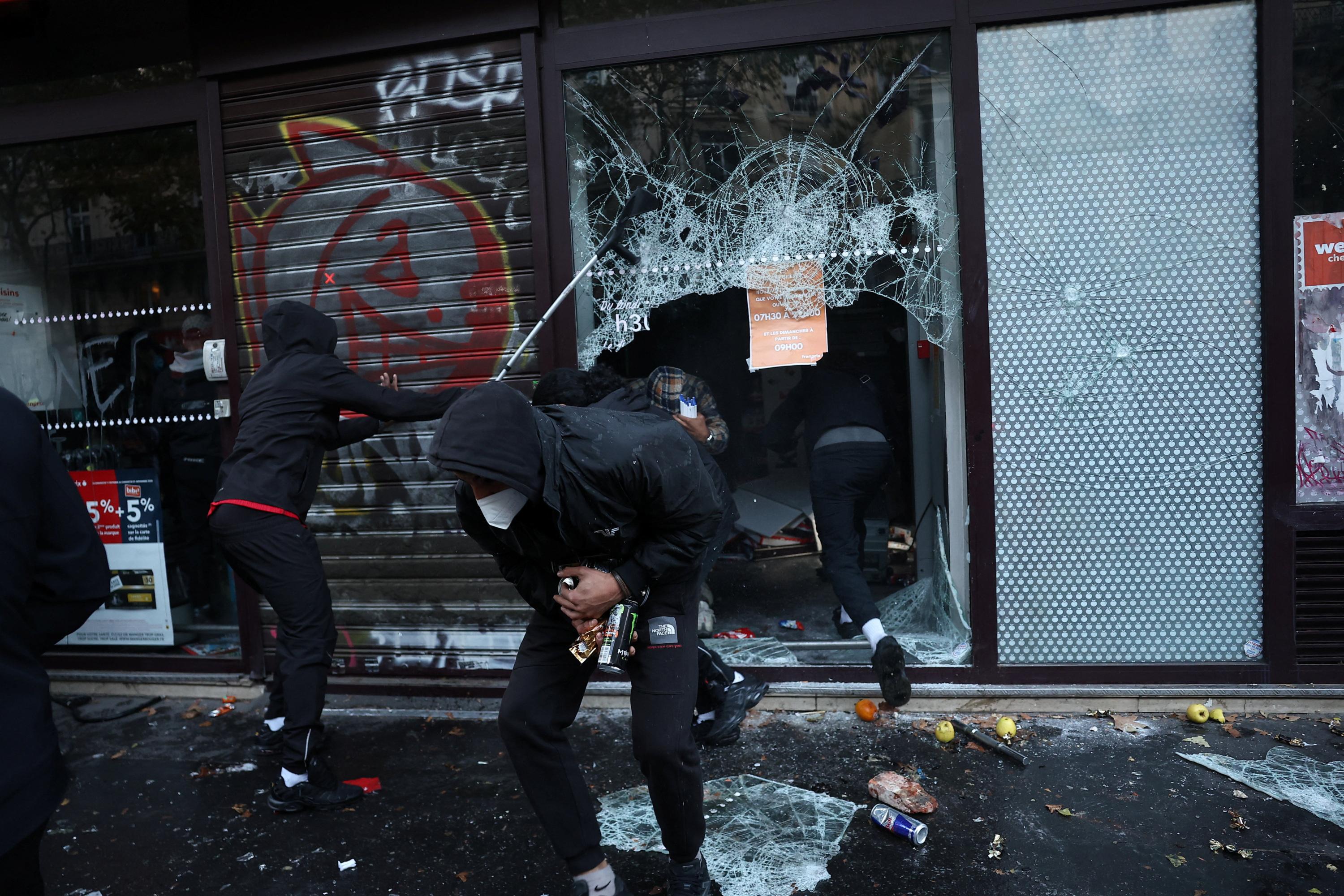 EN DIRECT - Violences du 17 octobre : des mesures mises en place «dès ce soir» contre les casseurs, promet Laurent Nuñez