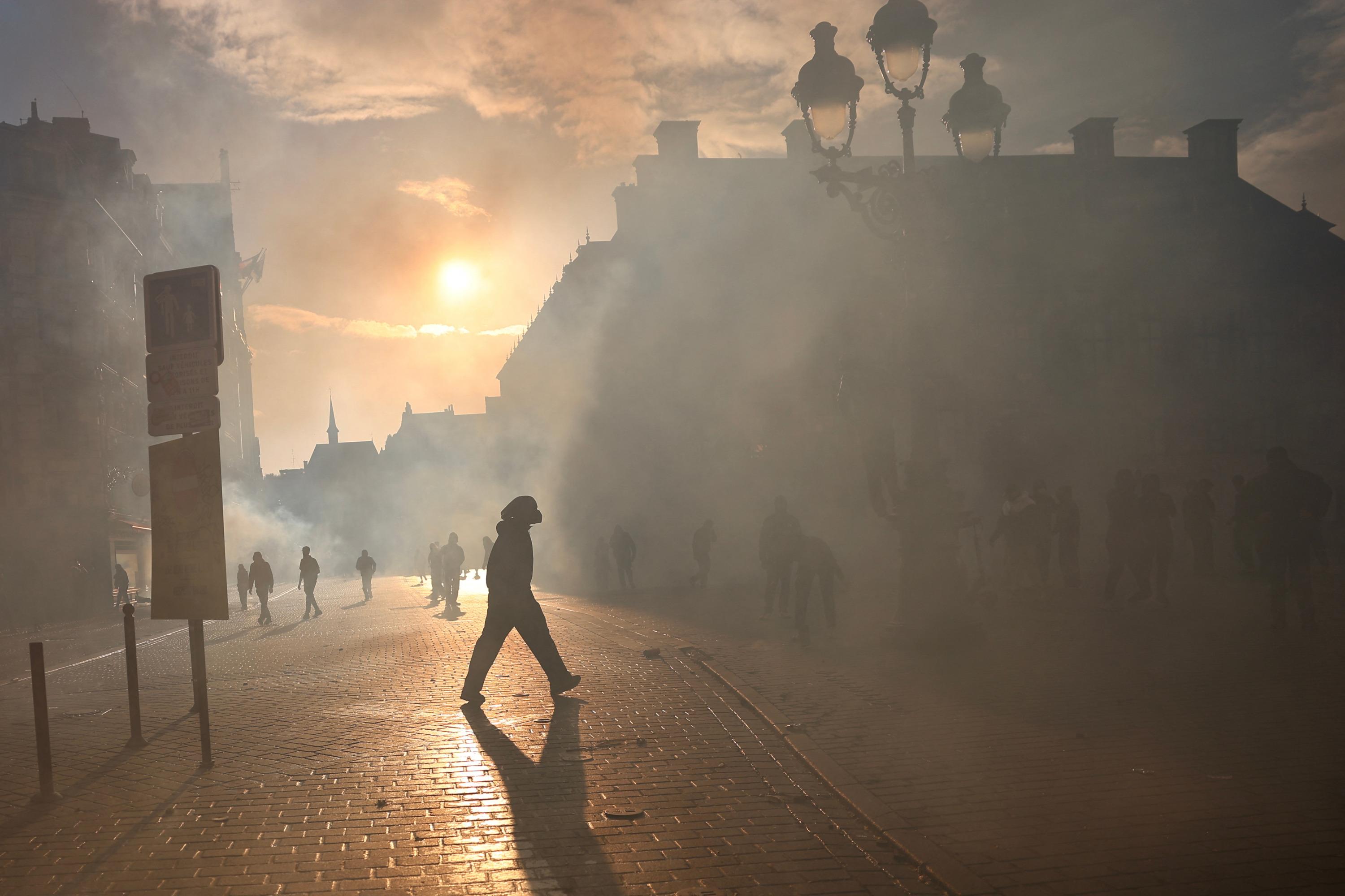 EN DIRECT - Lille, Douai, Denain… Matignon annonce de premiers couvre-feux pour les nuits de lundi et mardi après les violences du 17 octobre