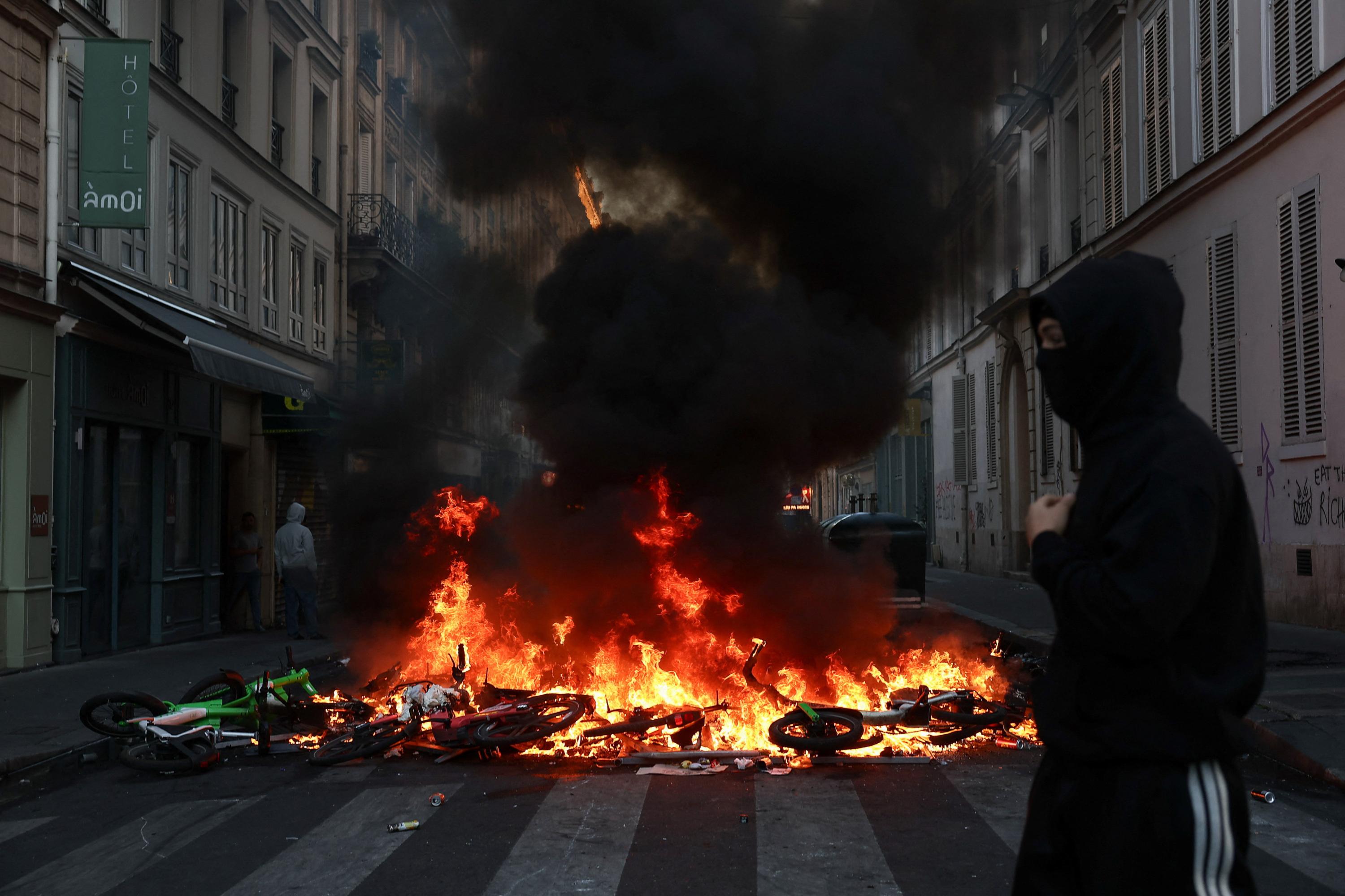 Des centaines d’engins détruits ou endommagés : les opérateurs de vélos en libre-service face au lourd tribut des violences du 17 octobre