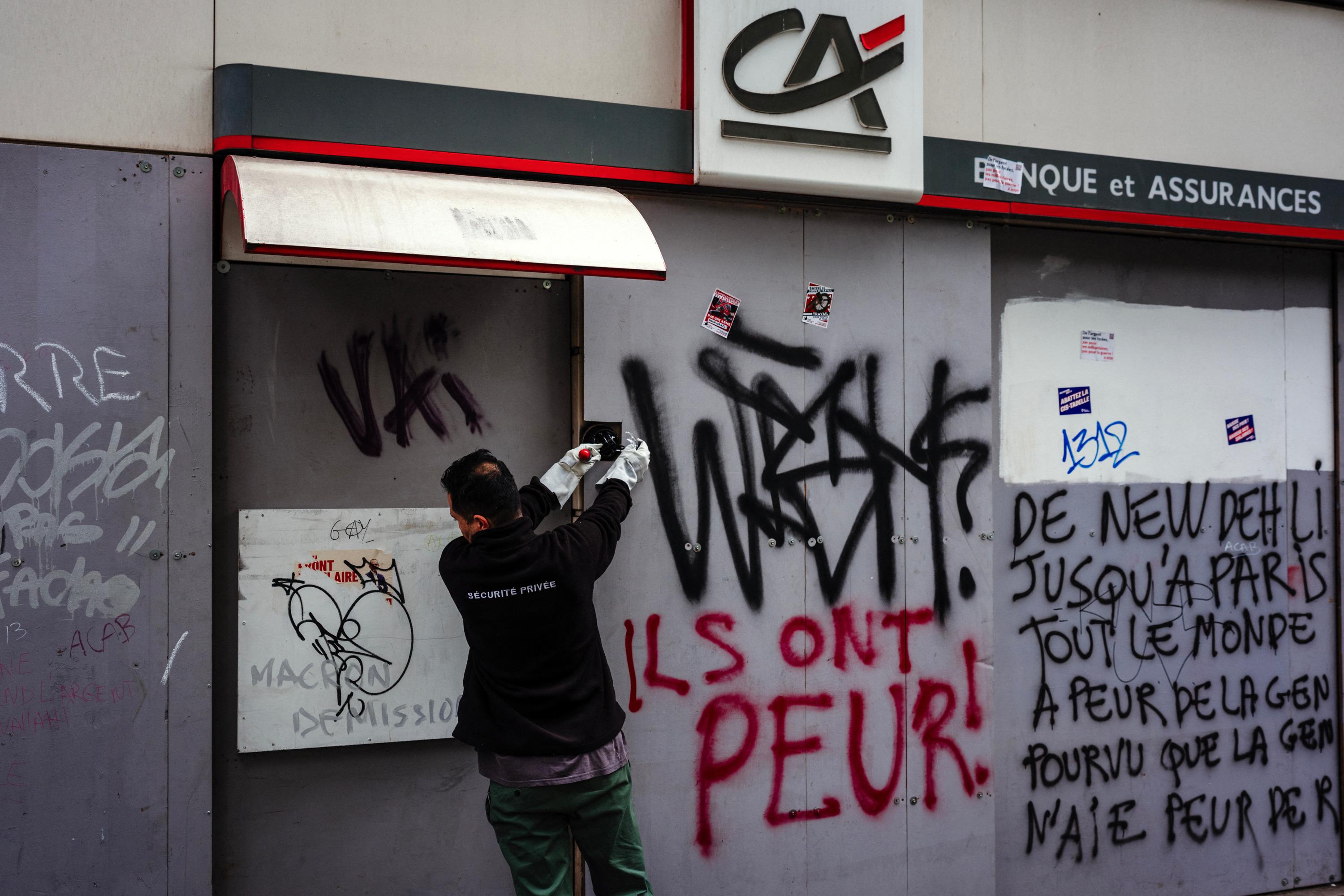 Plus de 200 agences bancaires touchées lors des violences du 17 octobre, selon la FBF