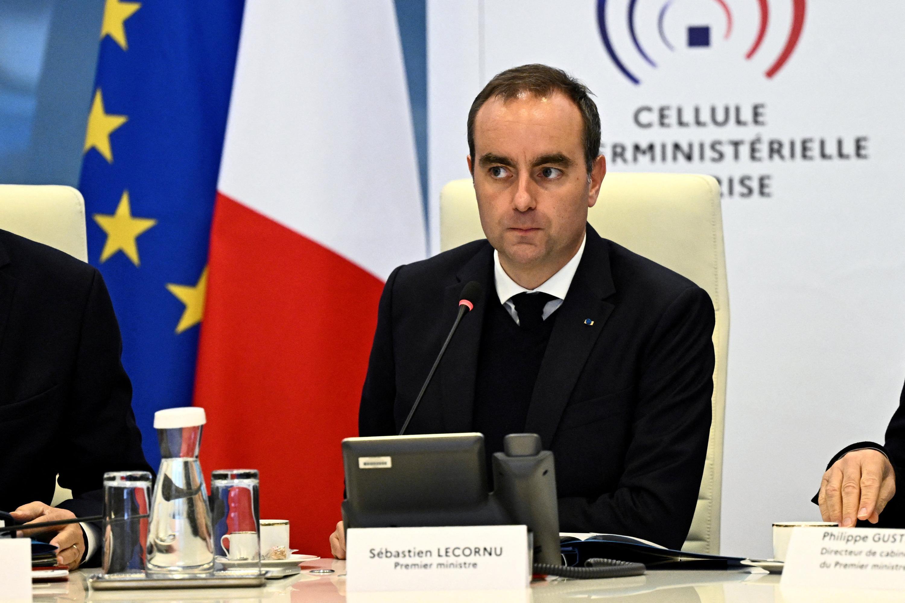 EN DIRECT - Violences urbaines : «De nouveaux couvre-feux seront décidés là où la situation le nécessite» ce soir, annonce Sébastien Lecornu