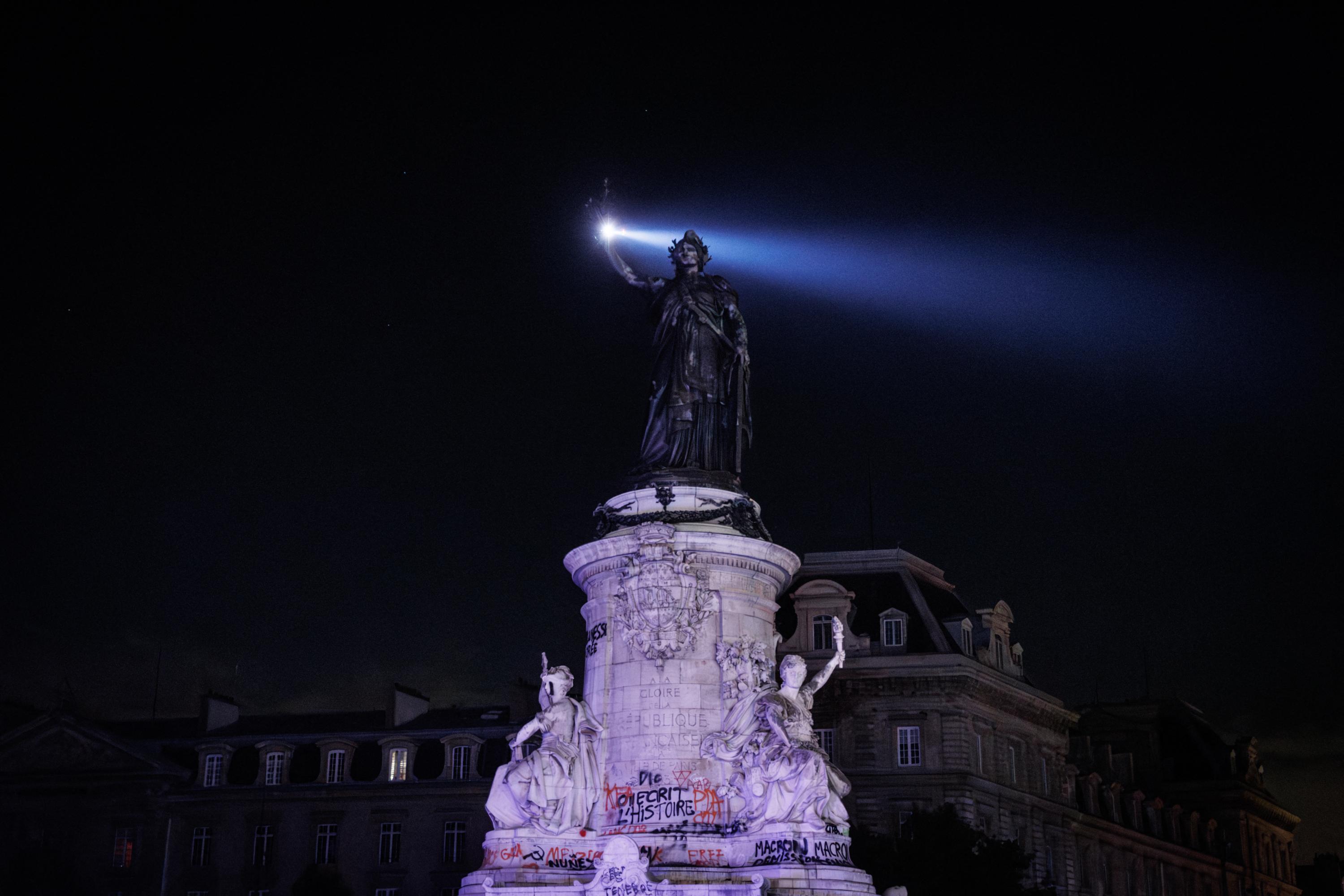 EN DIRECT - Violences urbaines : le couvre-feu reconduit dans certains quartiers de Paris cette nuit