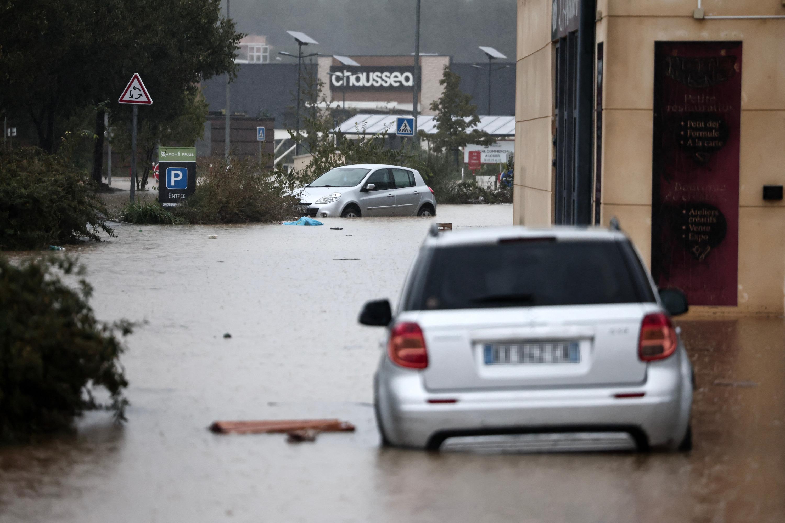 Bouches-du-Rhône : trois morts dans les intempéries, selon un nouveau bilan de la préfecture vignette