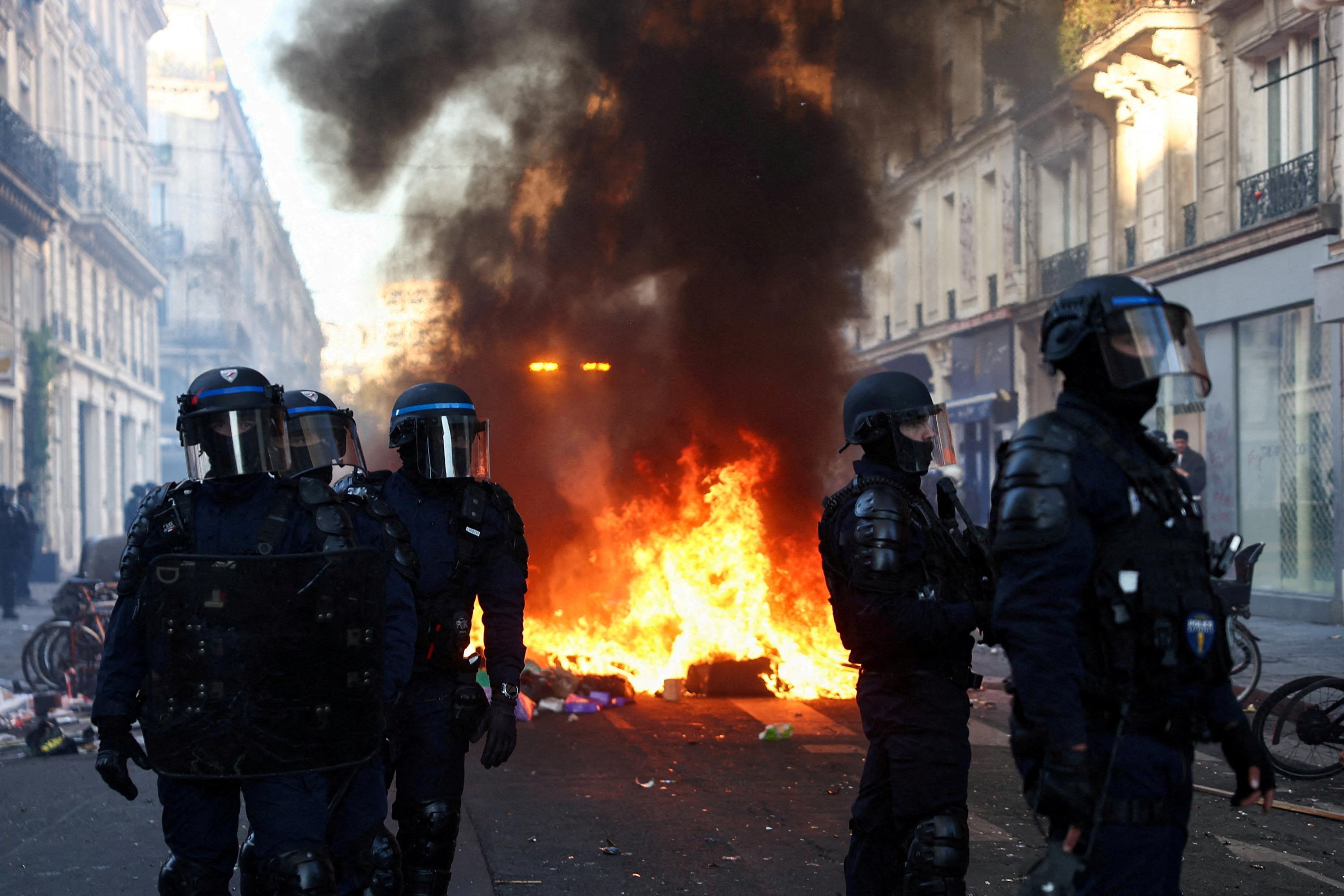 EN DIRECT - Mobilisation du 24 octobre : «20%» de forces de l’ordre en plus par rapport au 17 octobre, interdiction de «toute manifestation» à Lyon samedi