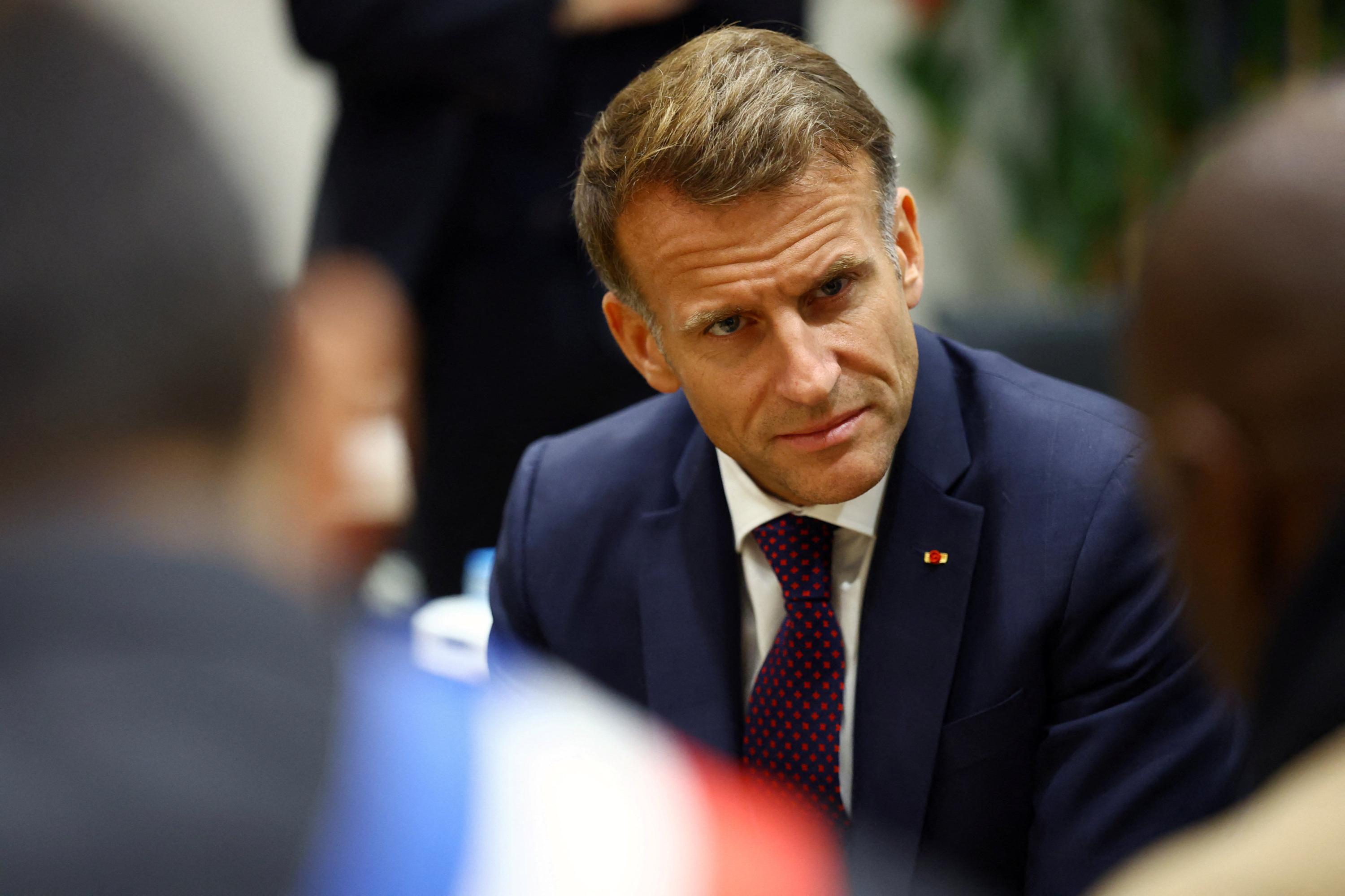 «Première fois» qu’un acte terroriste vise à tuer «en raison de la couleur de peau ou de la religion» supposées : la lourde erreur de Macron sur les tirs des Yvelines